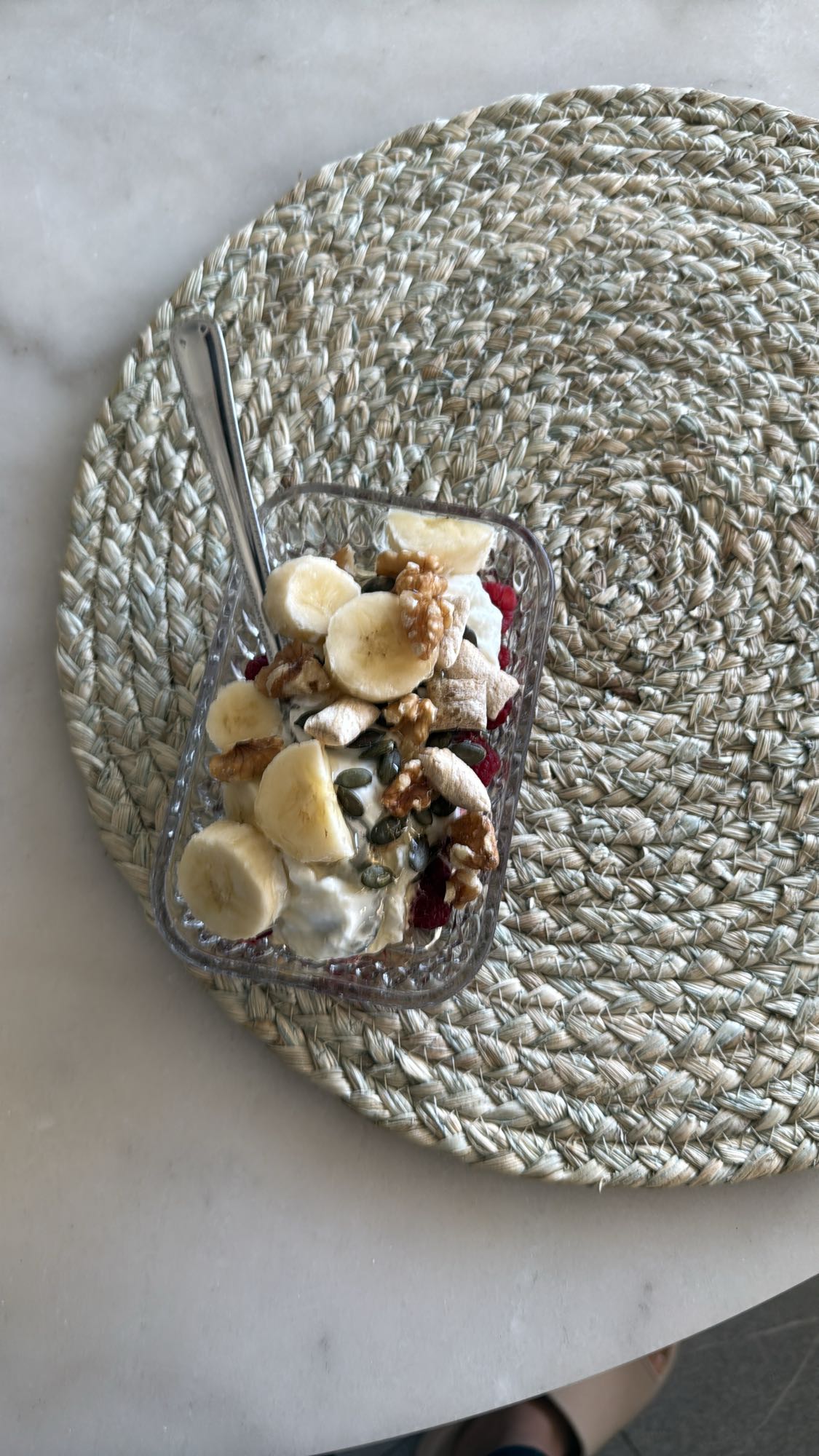 Yoghurt med frukt & nötter