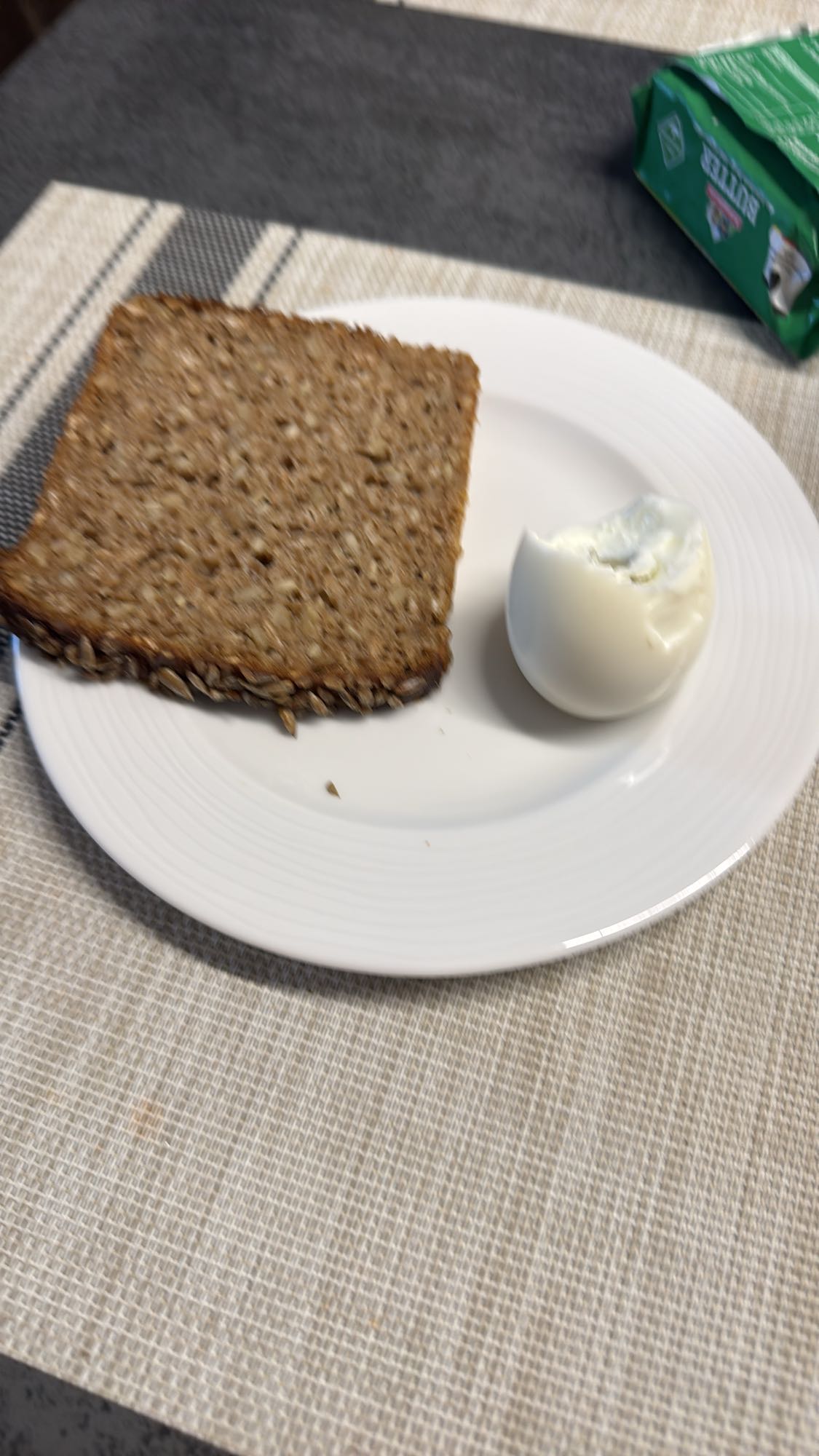 Roggenbrot und Ei