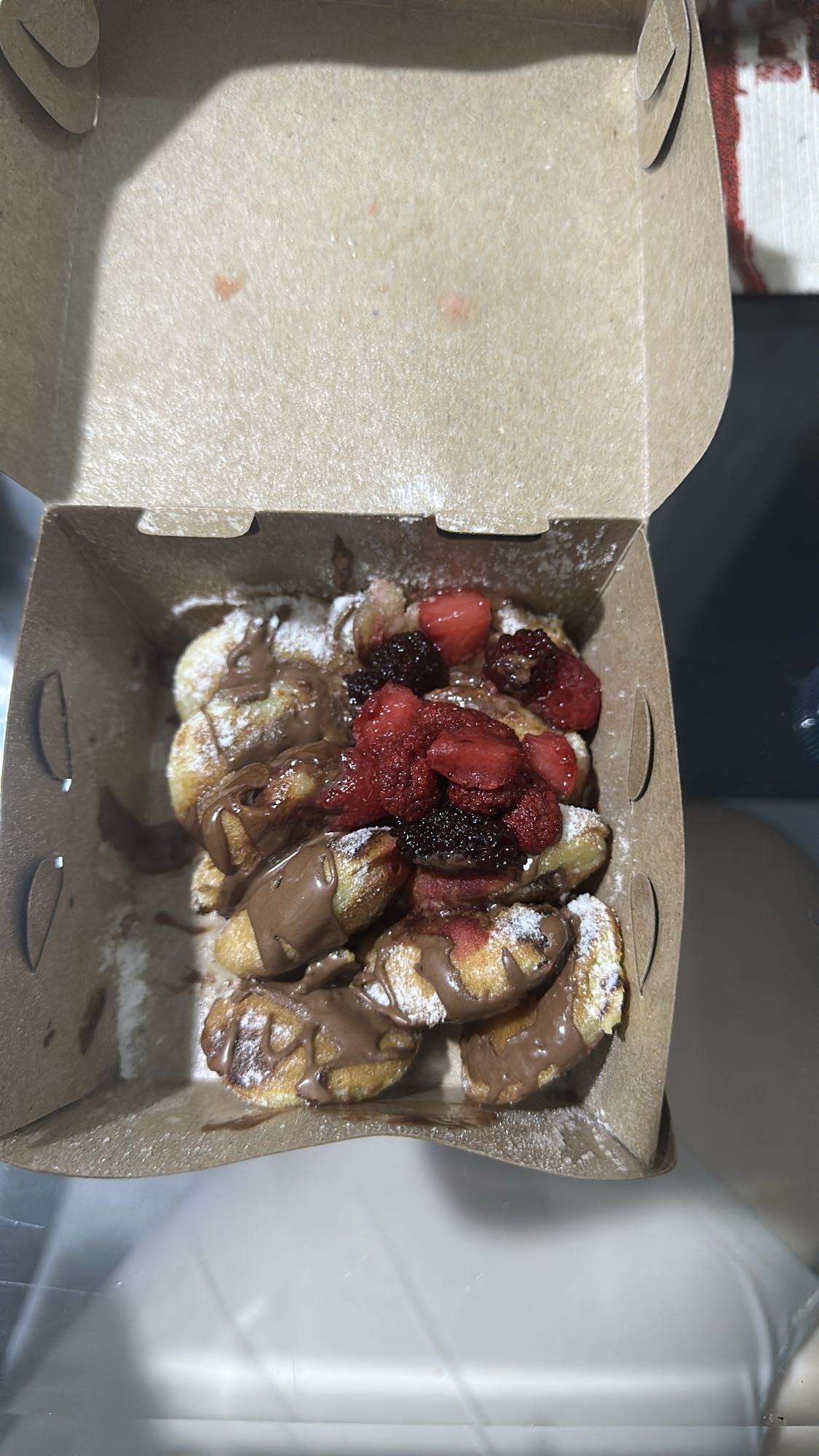 Mini pancakes with berries