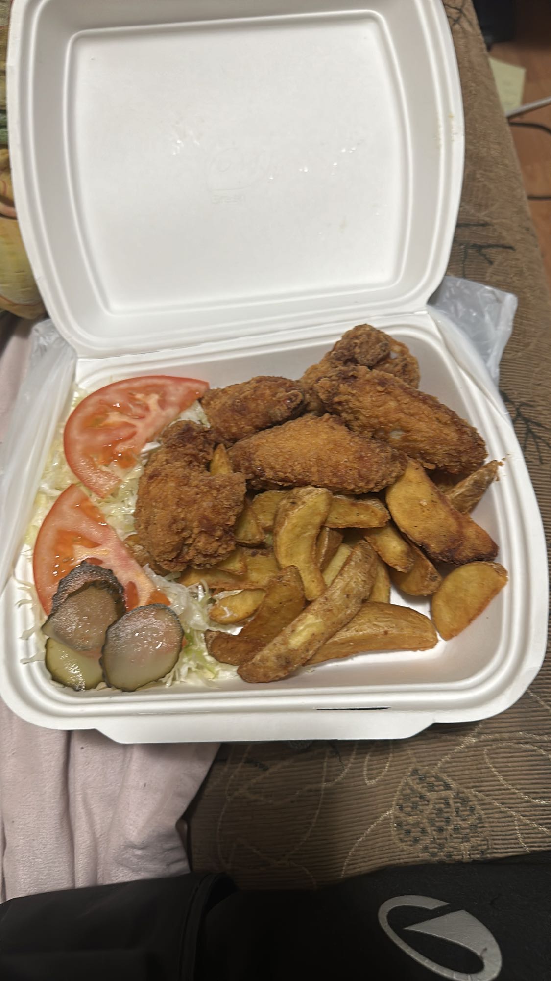 Aripioare prăjite cu cartofi