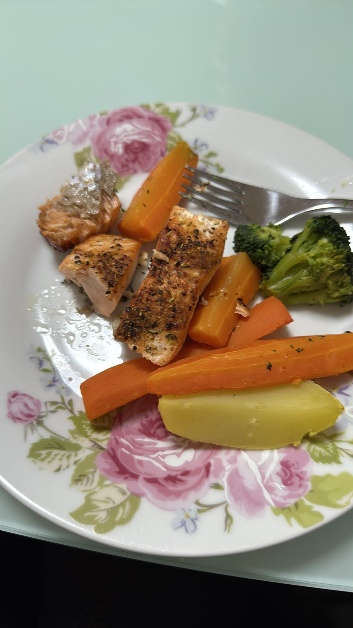 Gegrillter Lachs mit Gemüse