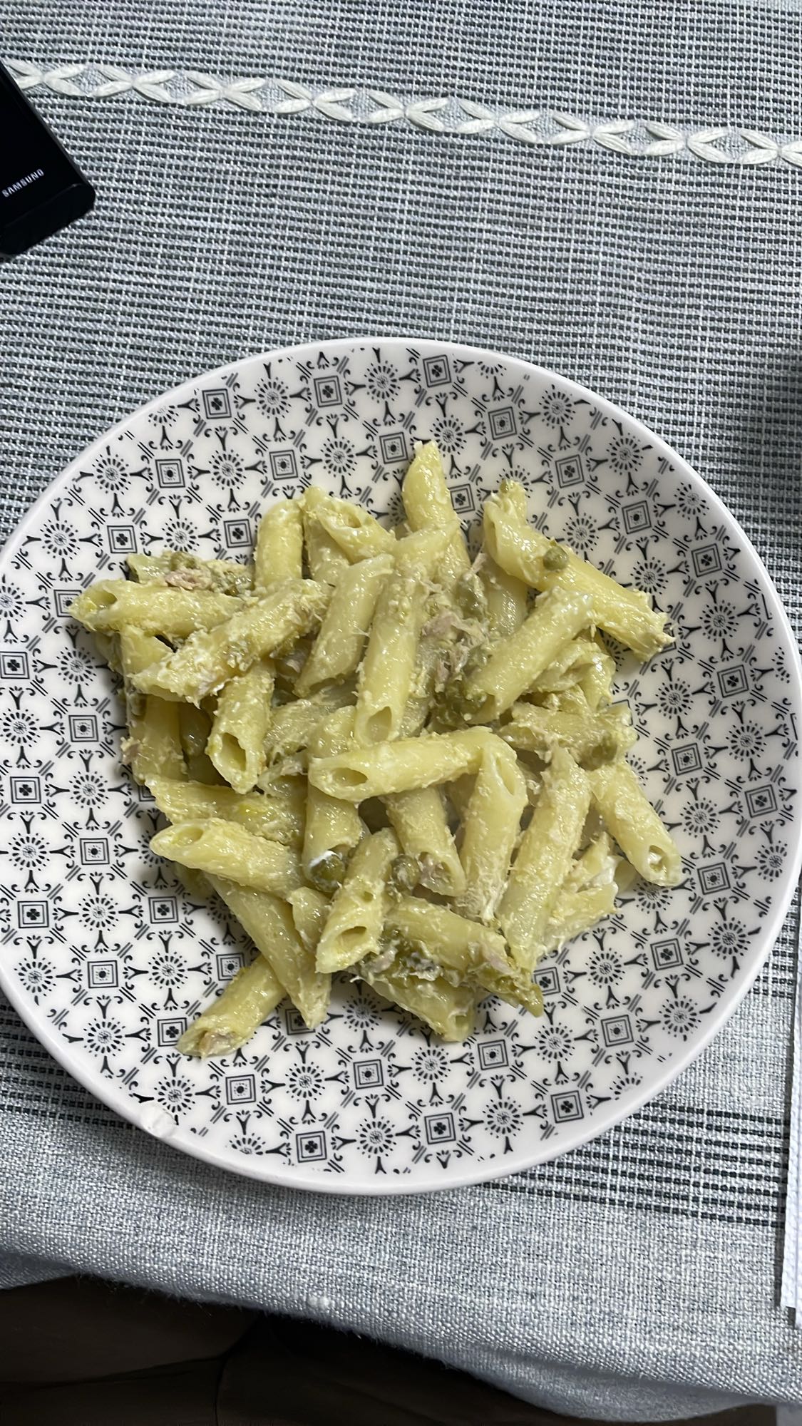Pasta con crema y atún