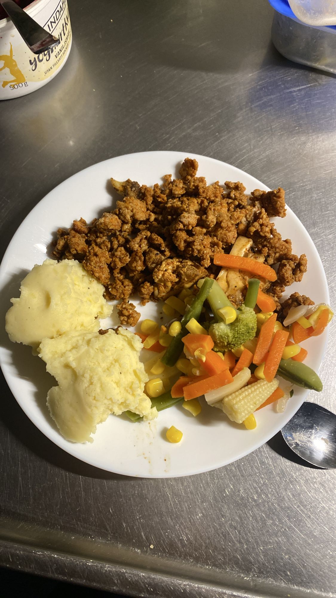 Kycklingfärs med mos och grönsaker