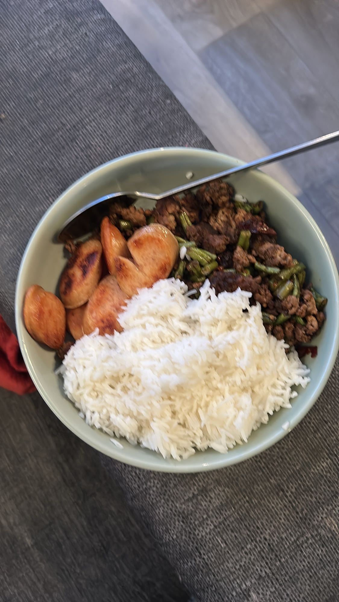 Ris med kjøtt og grønnsaker