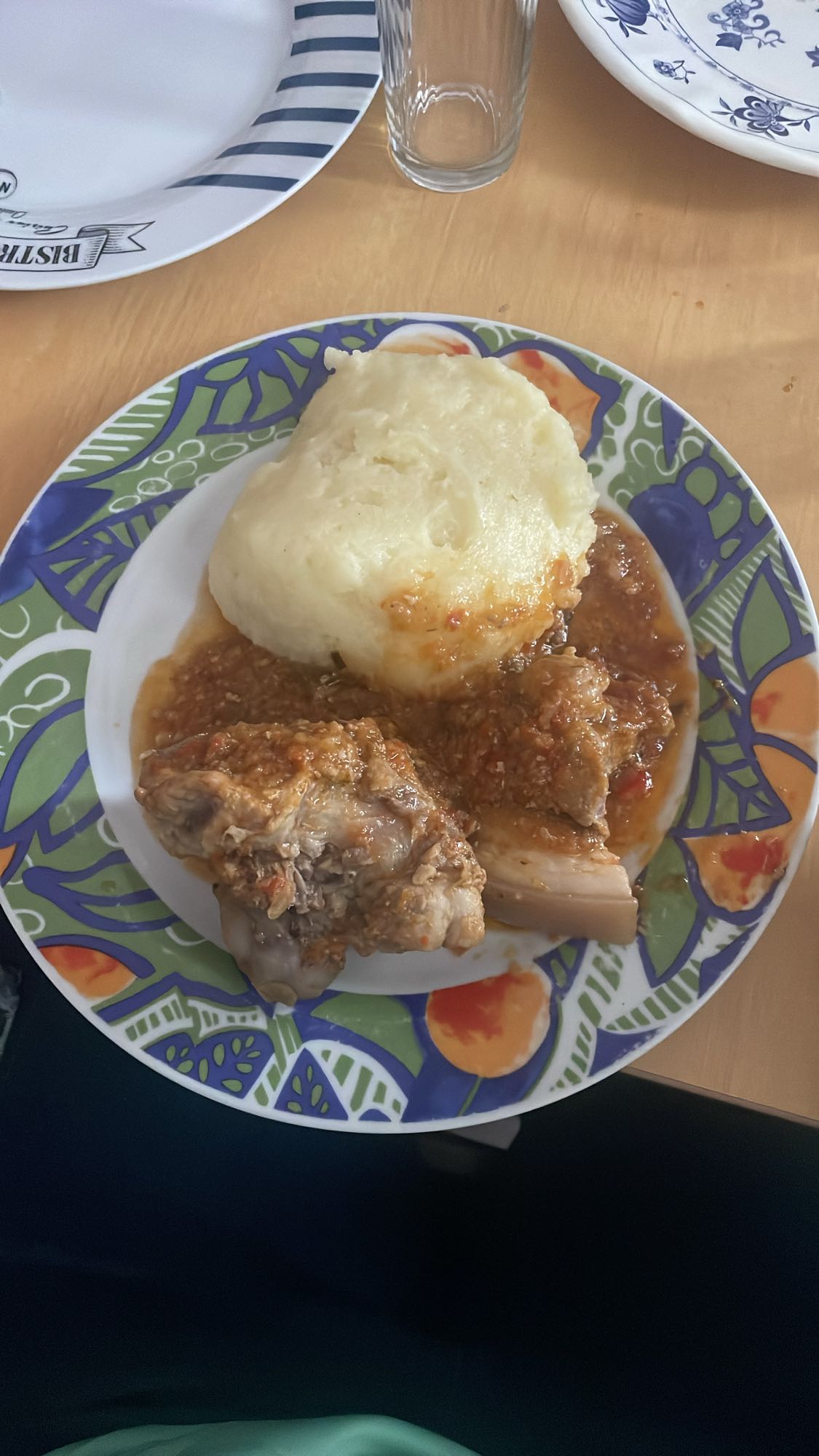 Purée et ragoût de viande