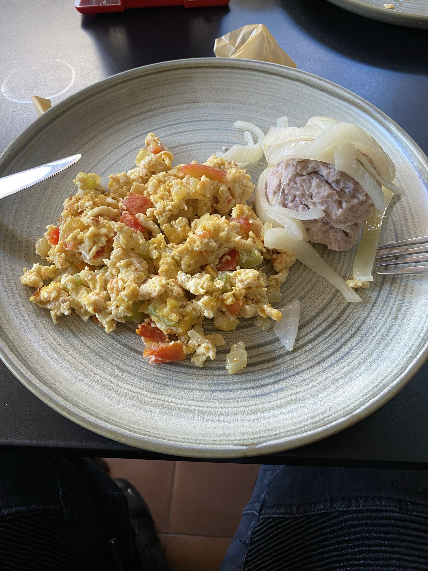 Huevos revueltos con frijoles