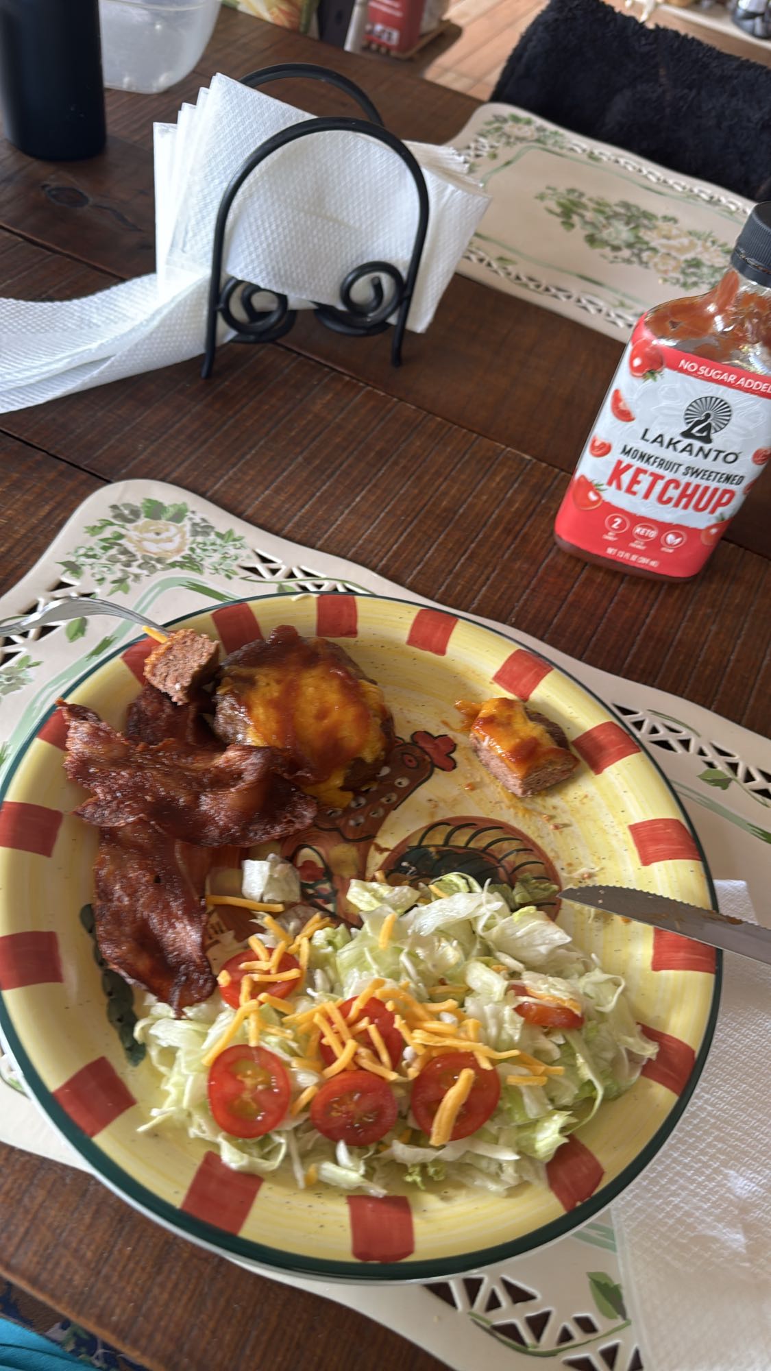 hamburguesa con ensalada
