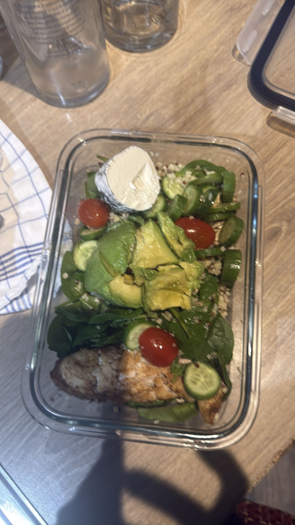 Salade poulet avocat chèvre