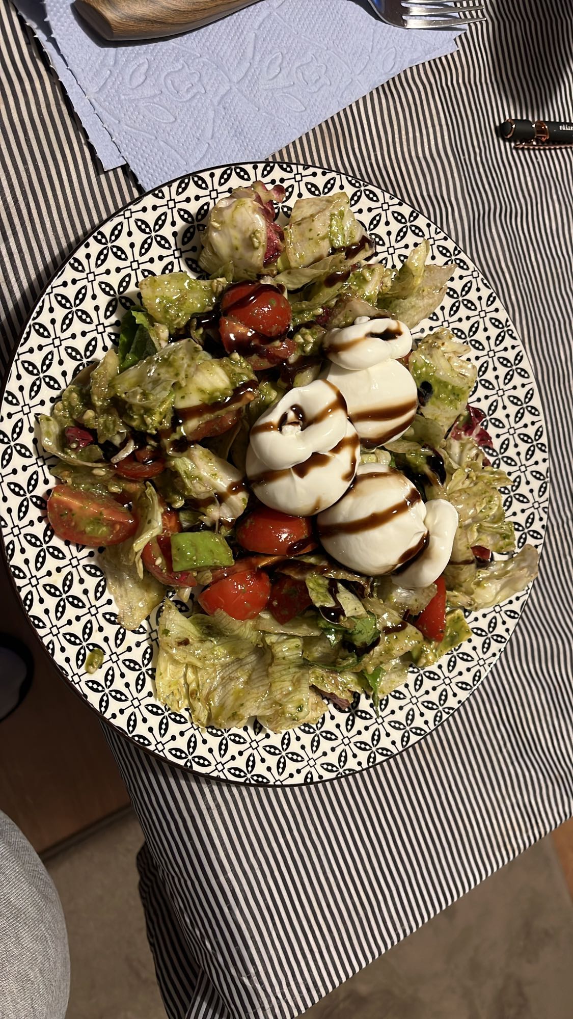 Салата с моцарела