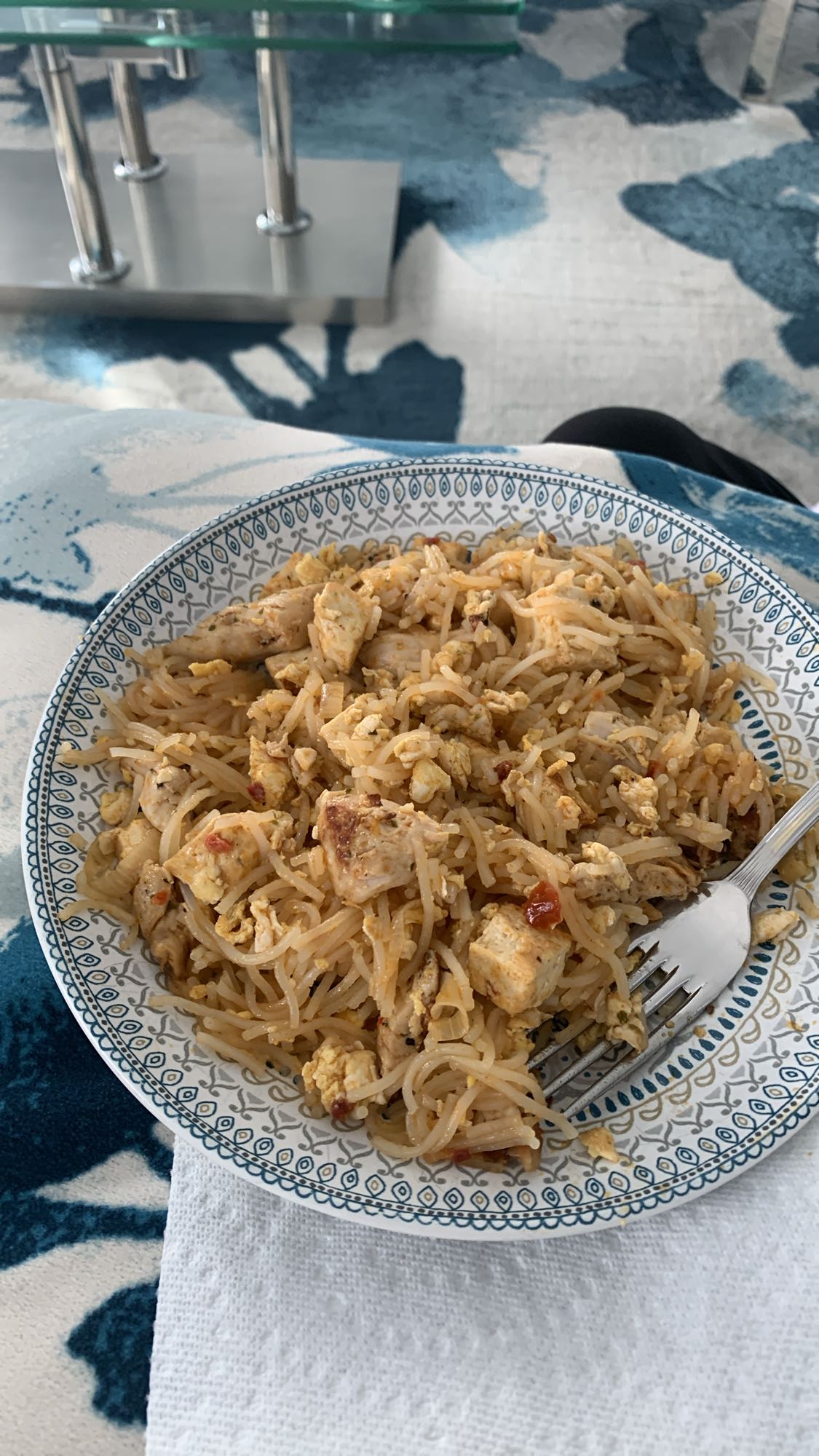 Nouilles au poulet et œufs