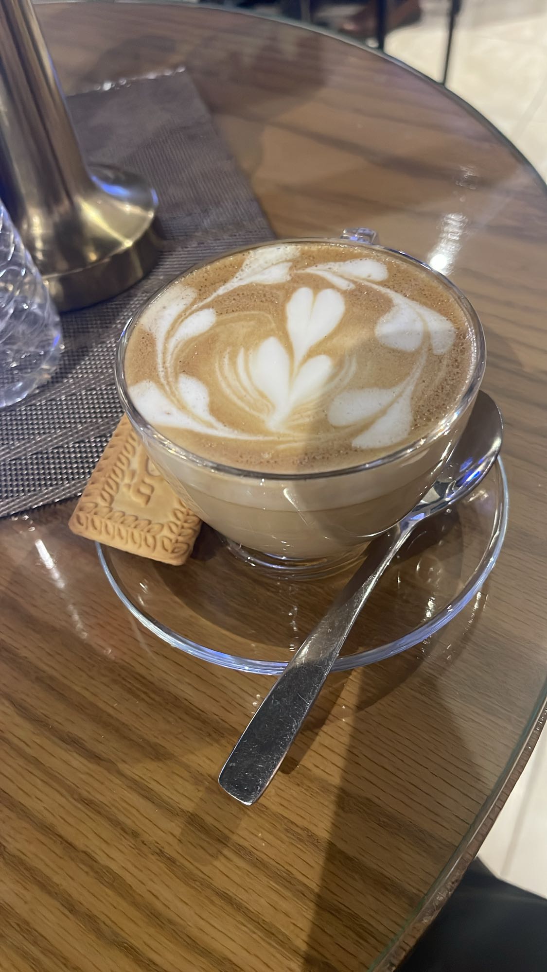 Latte with biscuit
