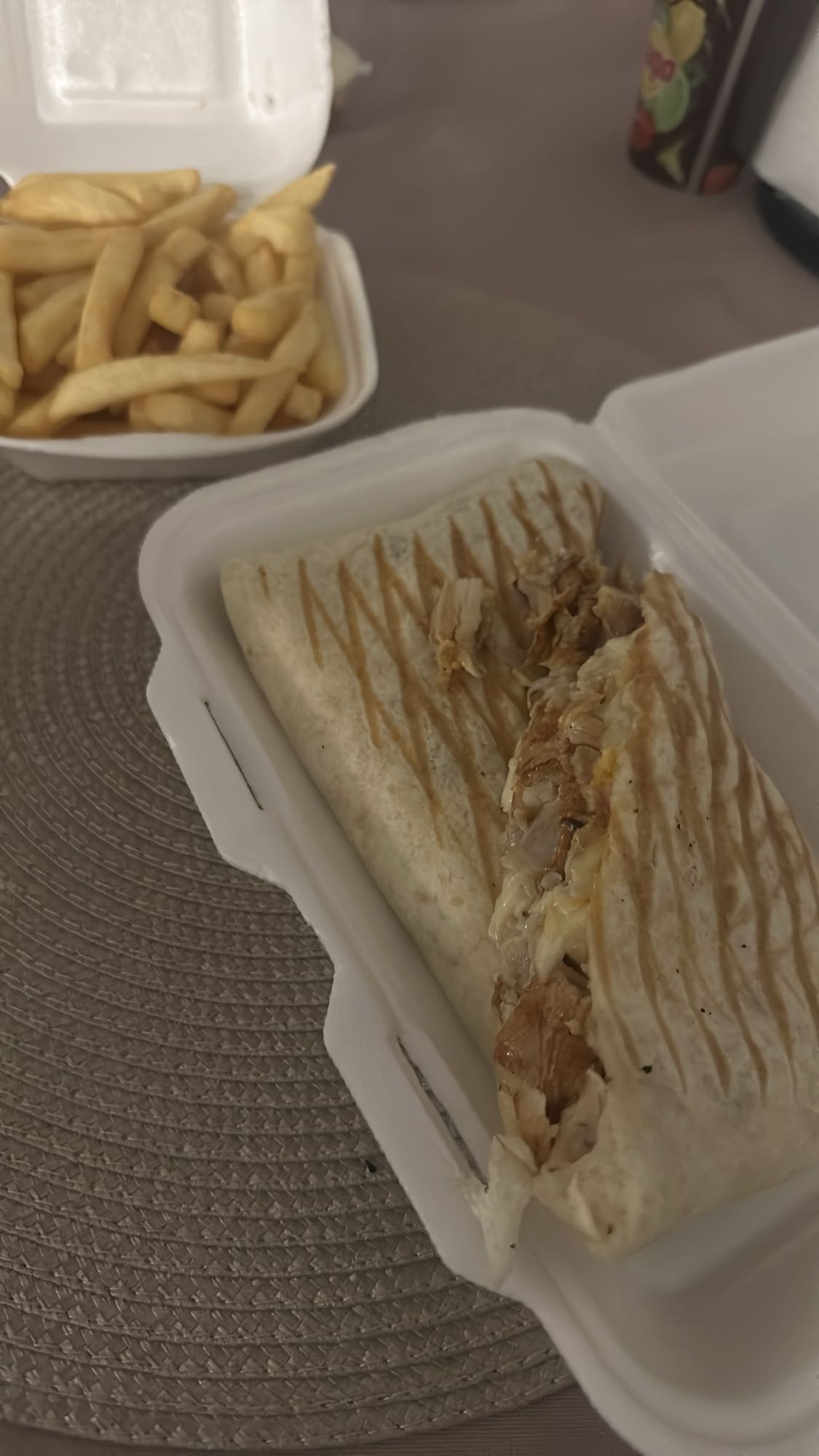 Wrap au poulet et frites