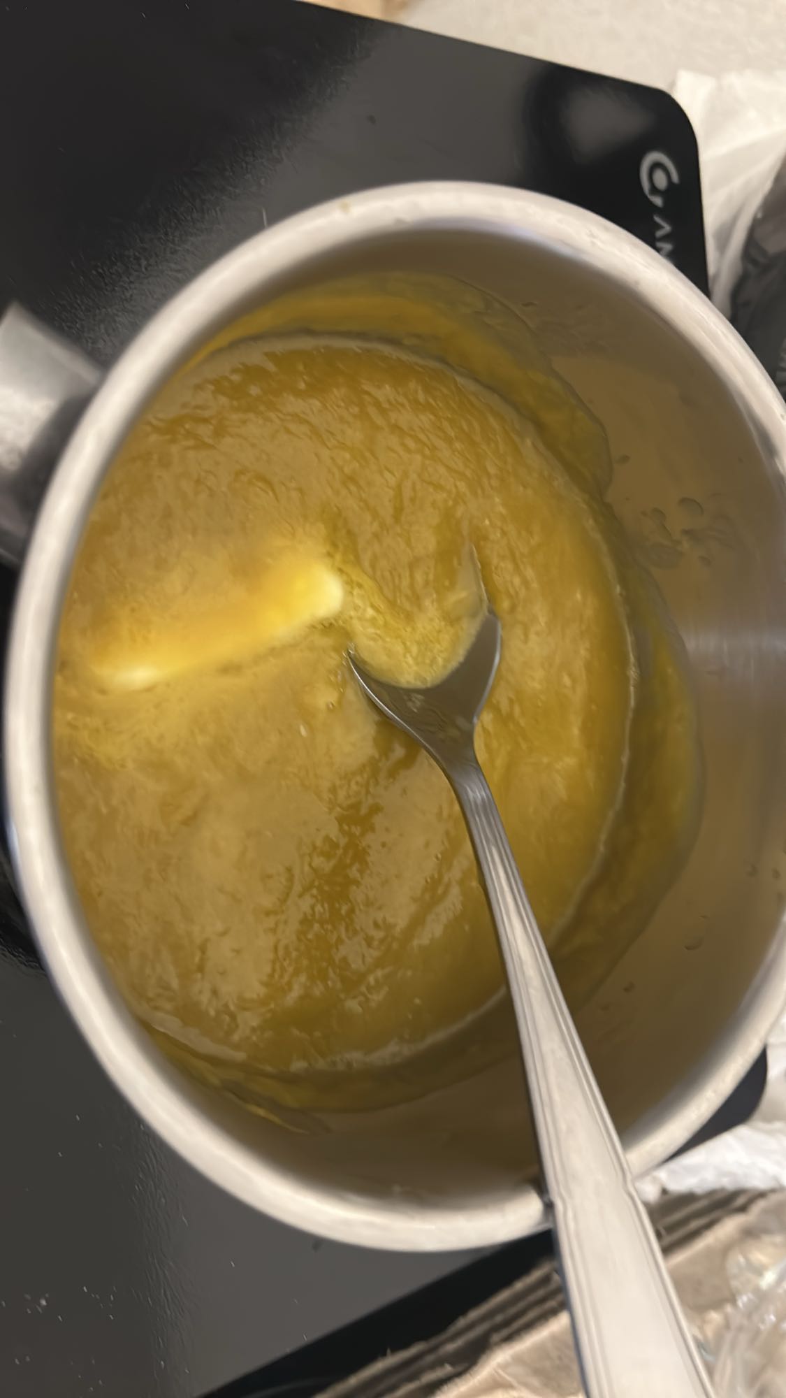 Soupe de légumes avec poireaux carottes pommes de terre céleri et patate douce