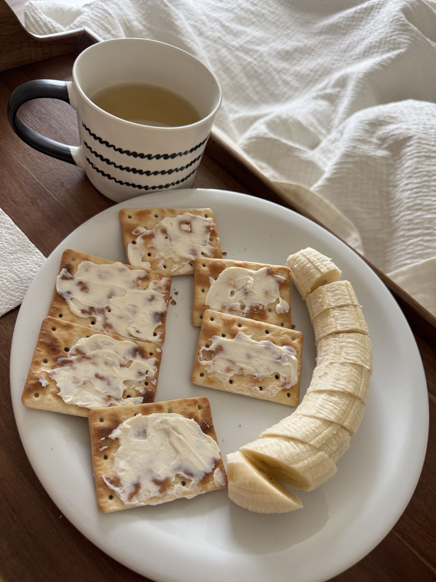 Galletas con plátano y té