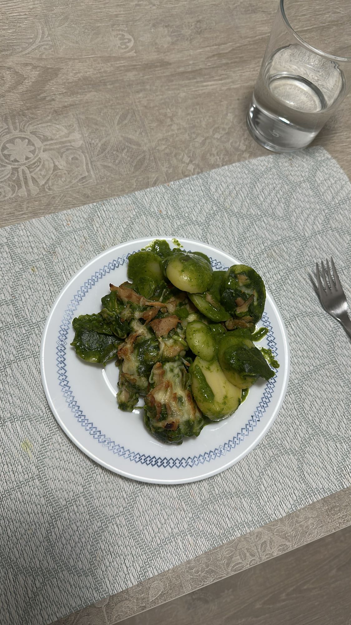 Papas y espinacas gratinadas