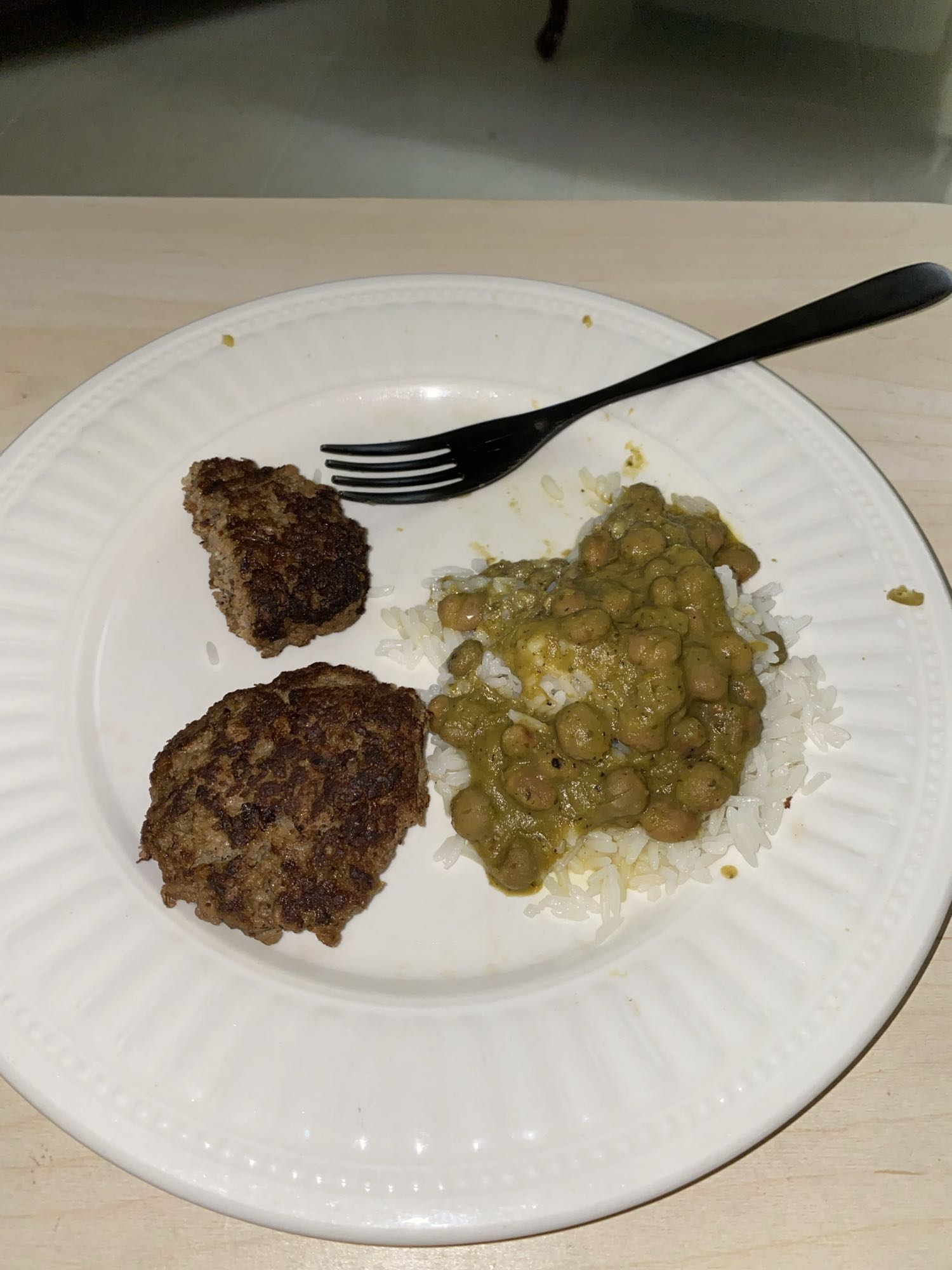 Albóndigas con arroz y garbanzos