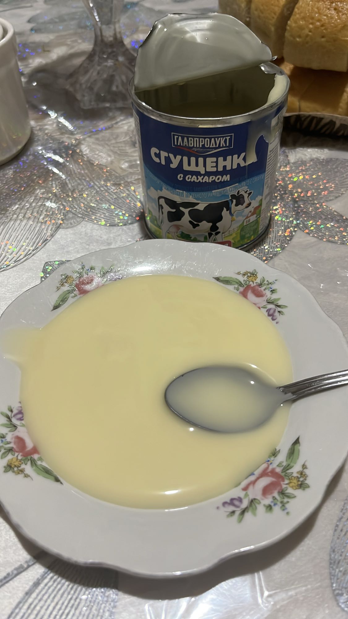 Şirin qatılaşdırılmış süd