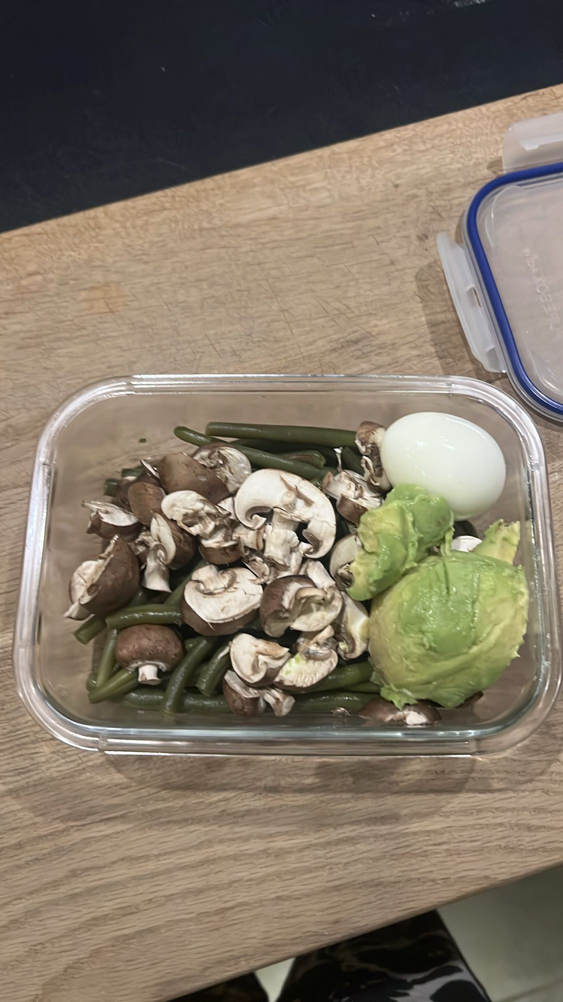 Salade avocat œuf haricots