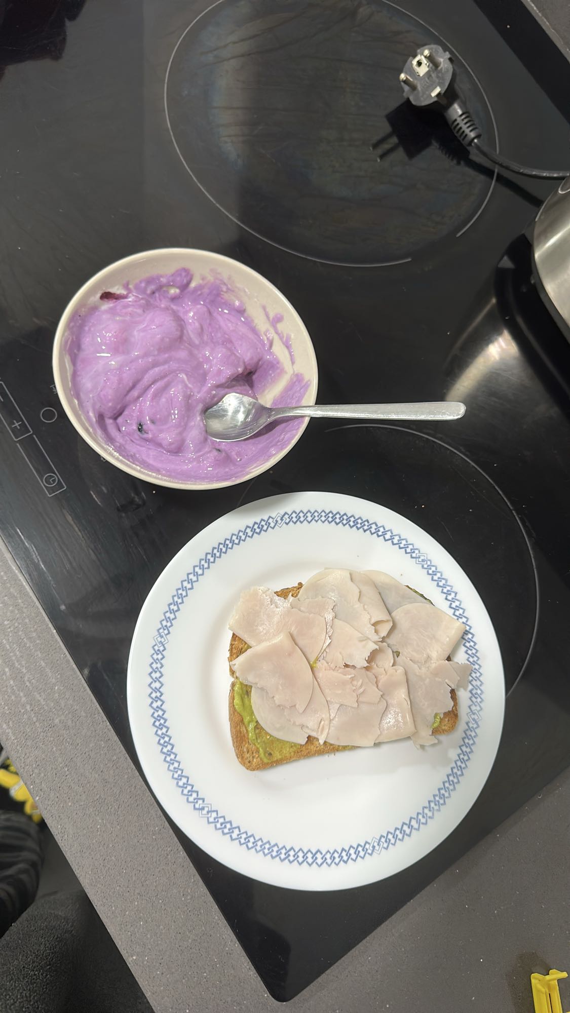 Tostada con pavo y yogur