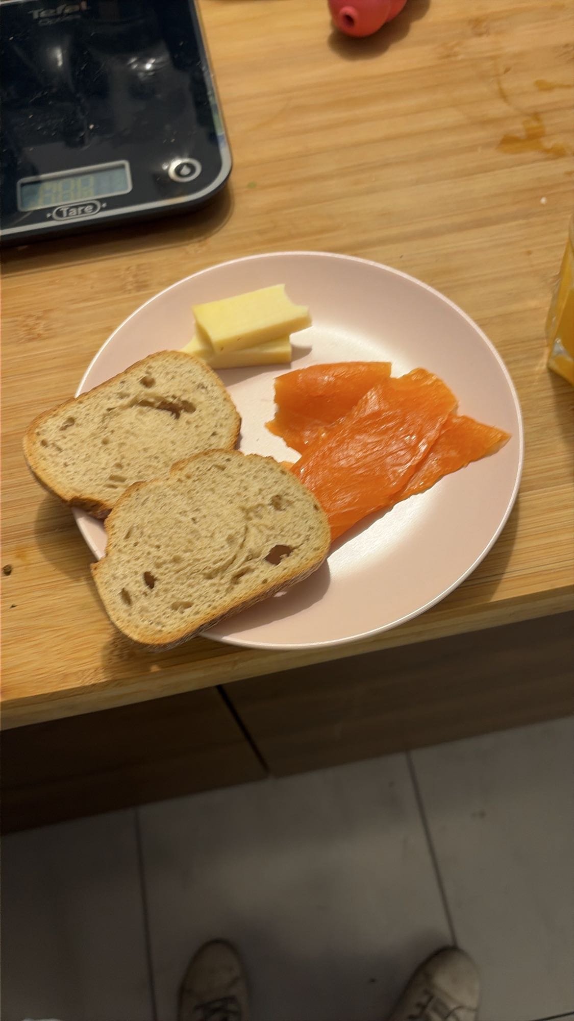 Pain, saumon et fromage