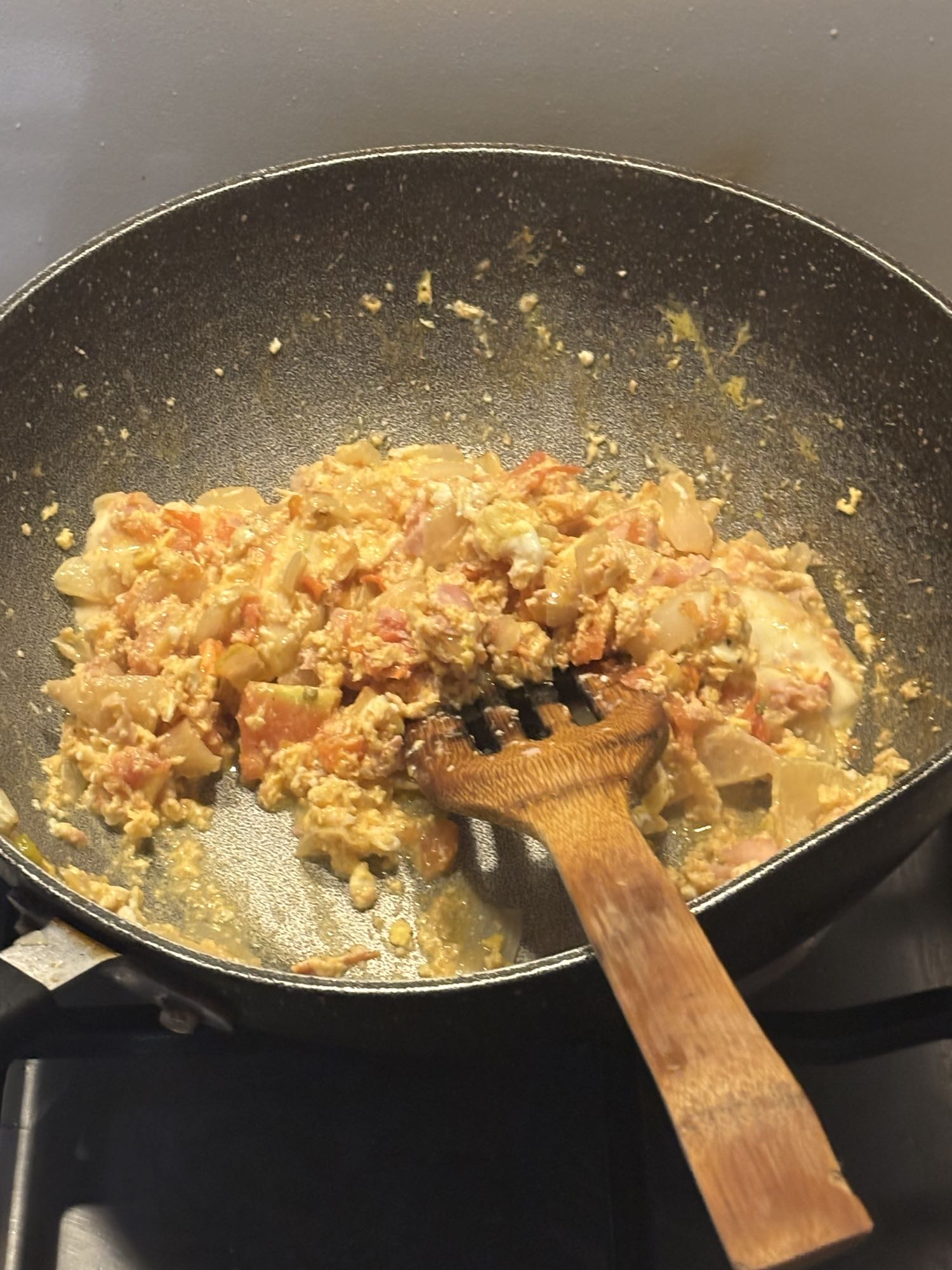 Huevos revueltos con tomate