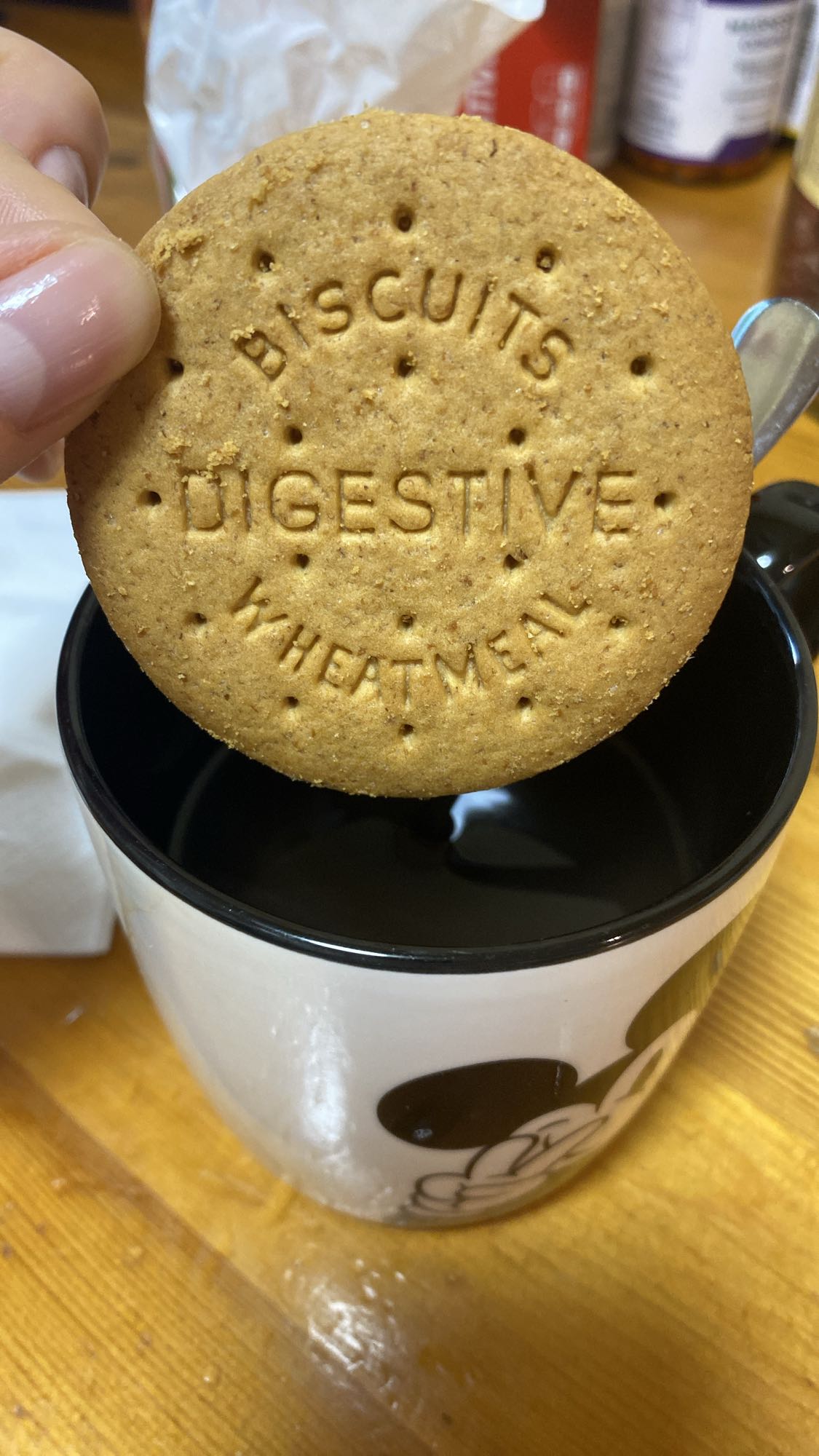 galleta digestiva y café