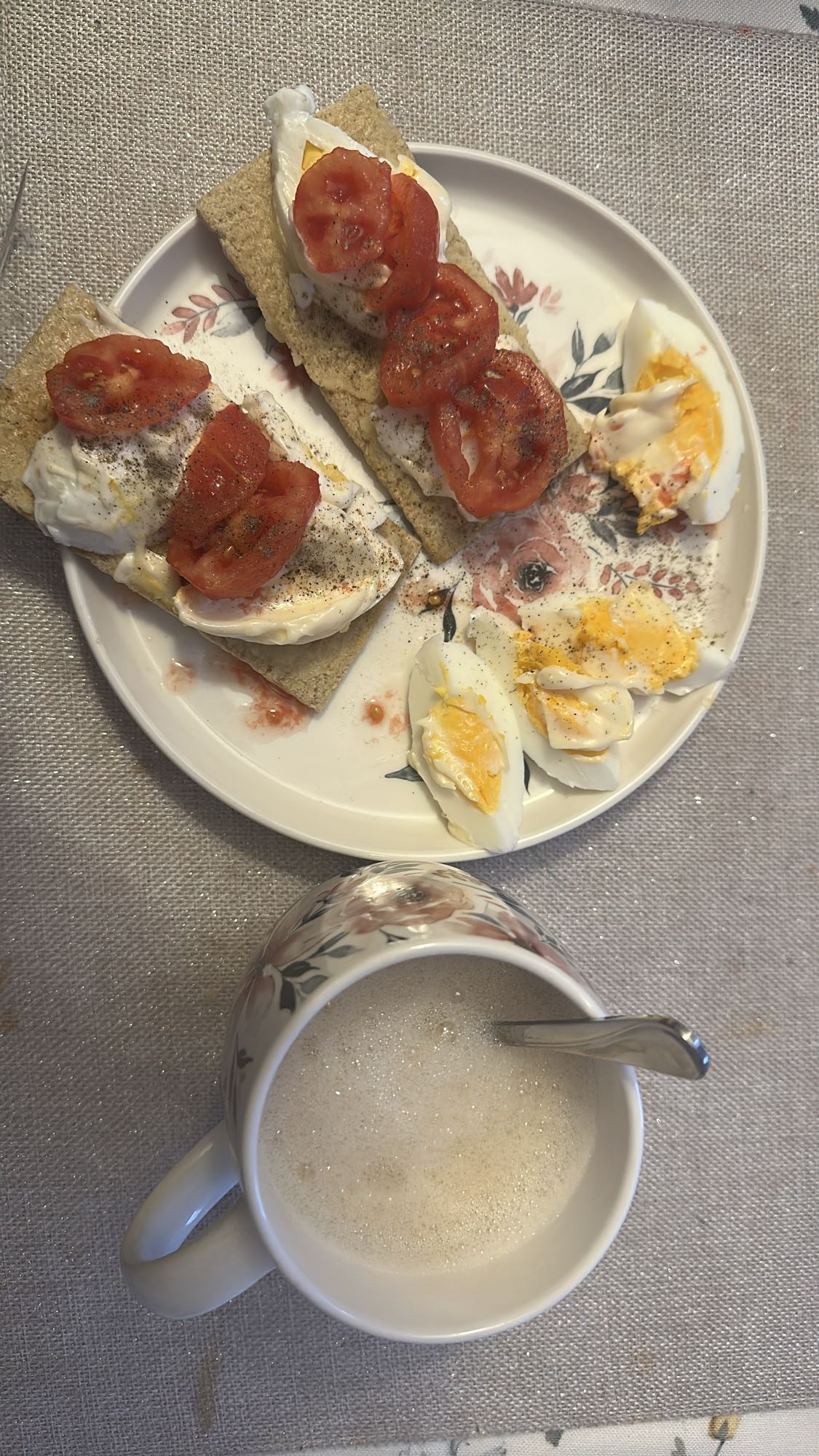 Jajka z chrupkim pieczywem