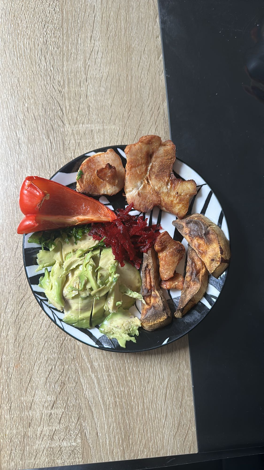 Prânz cu carne și legume