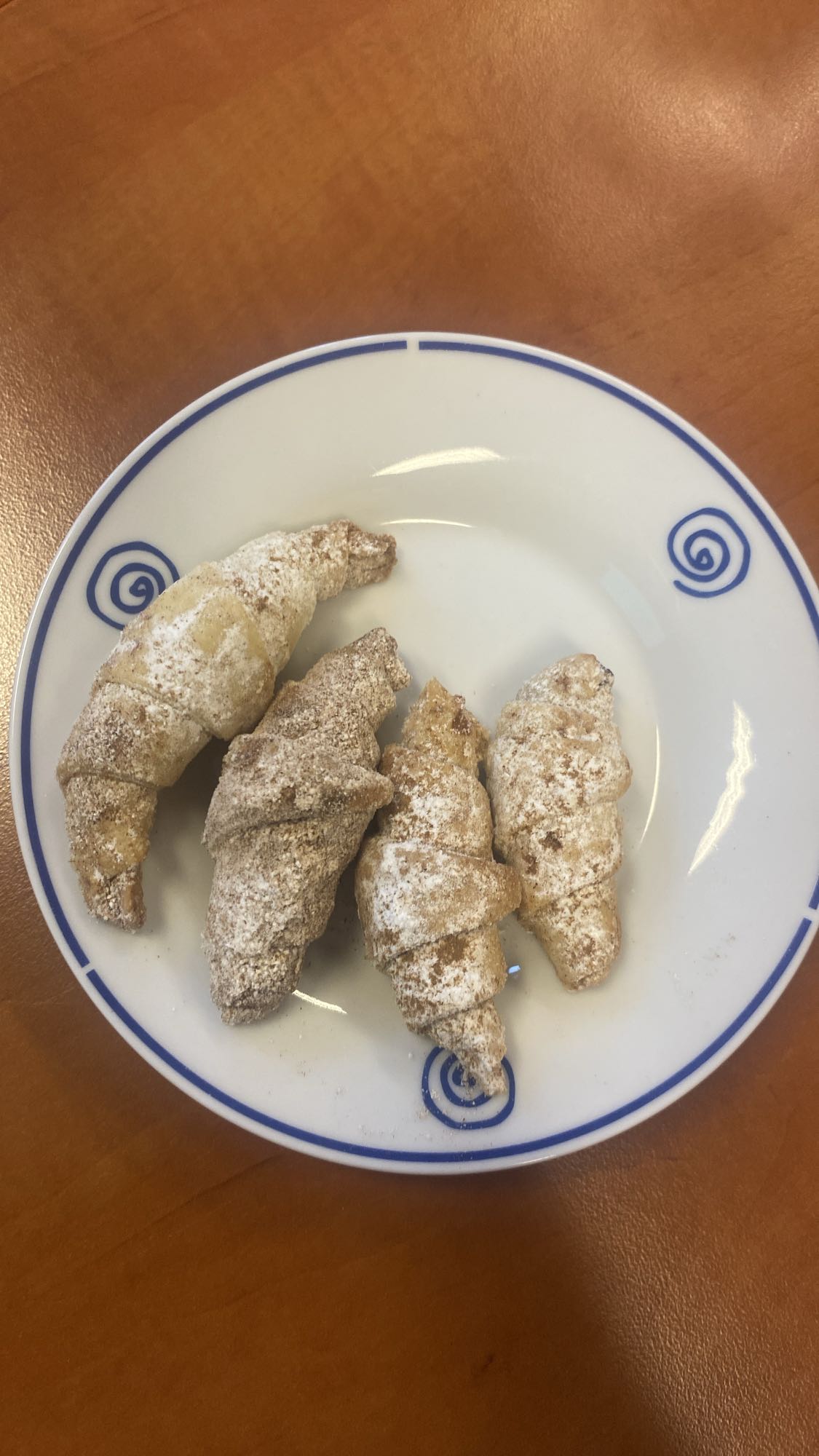 Rogaliki z cukrem pudrem