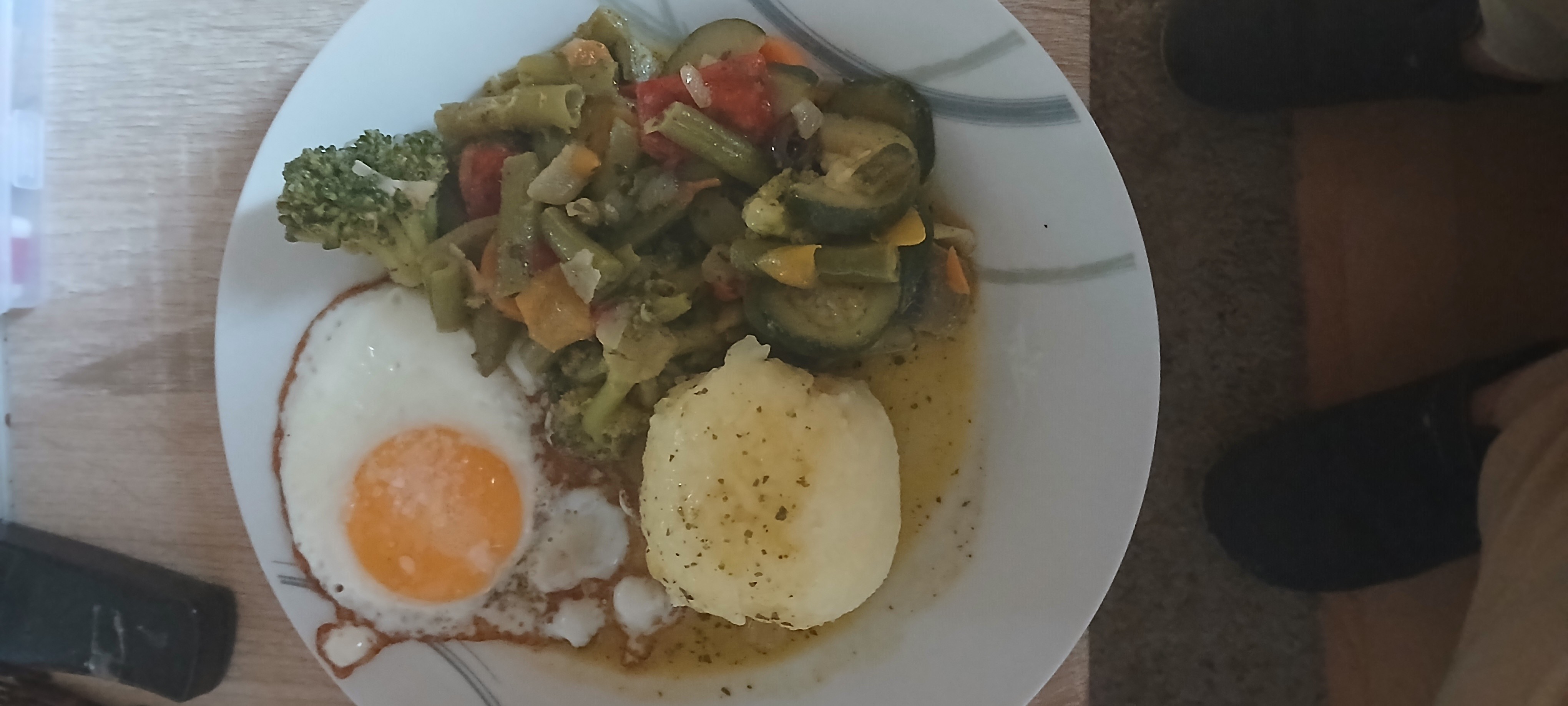 Gemüse, Ei und Kartoffel