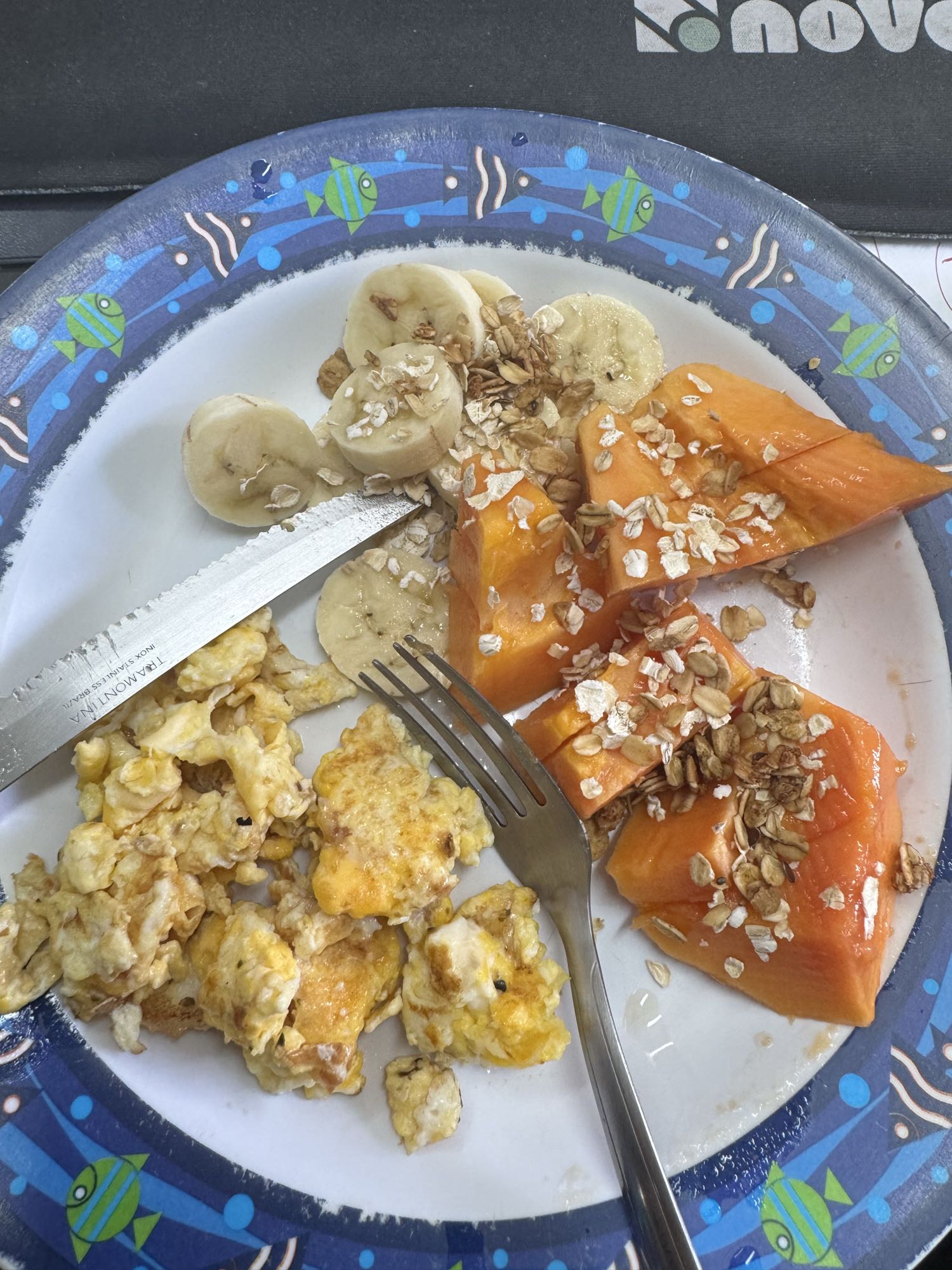 Café tropical com ovos