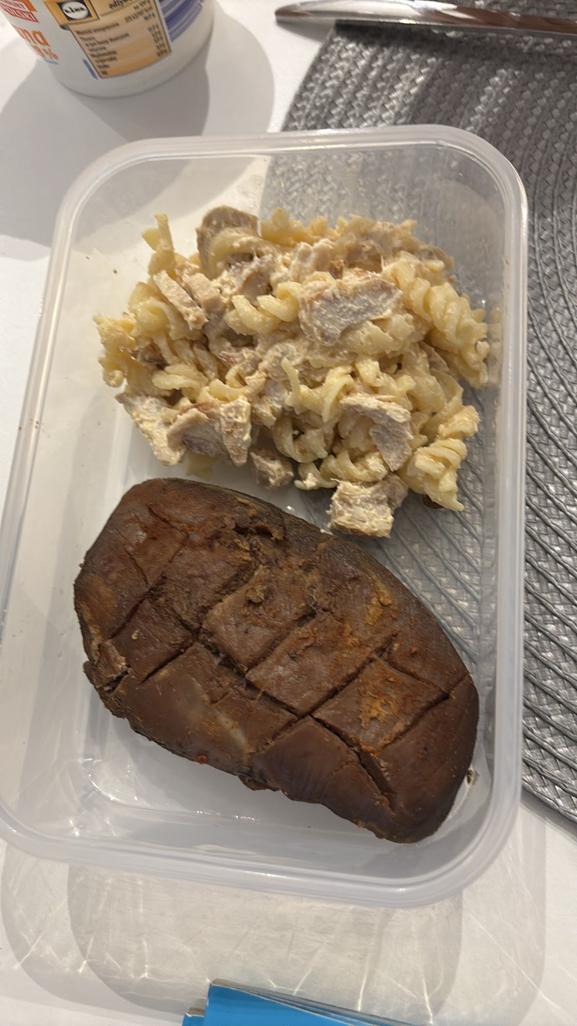 Makaron z kurczakiem i pieczonym bakłażanem