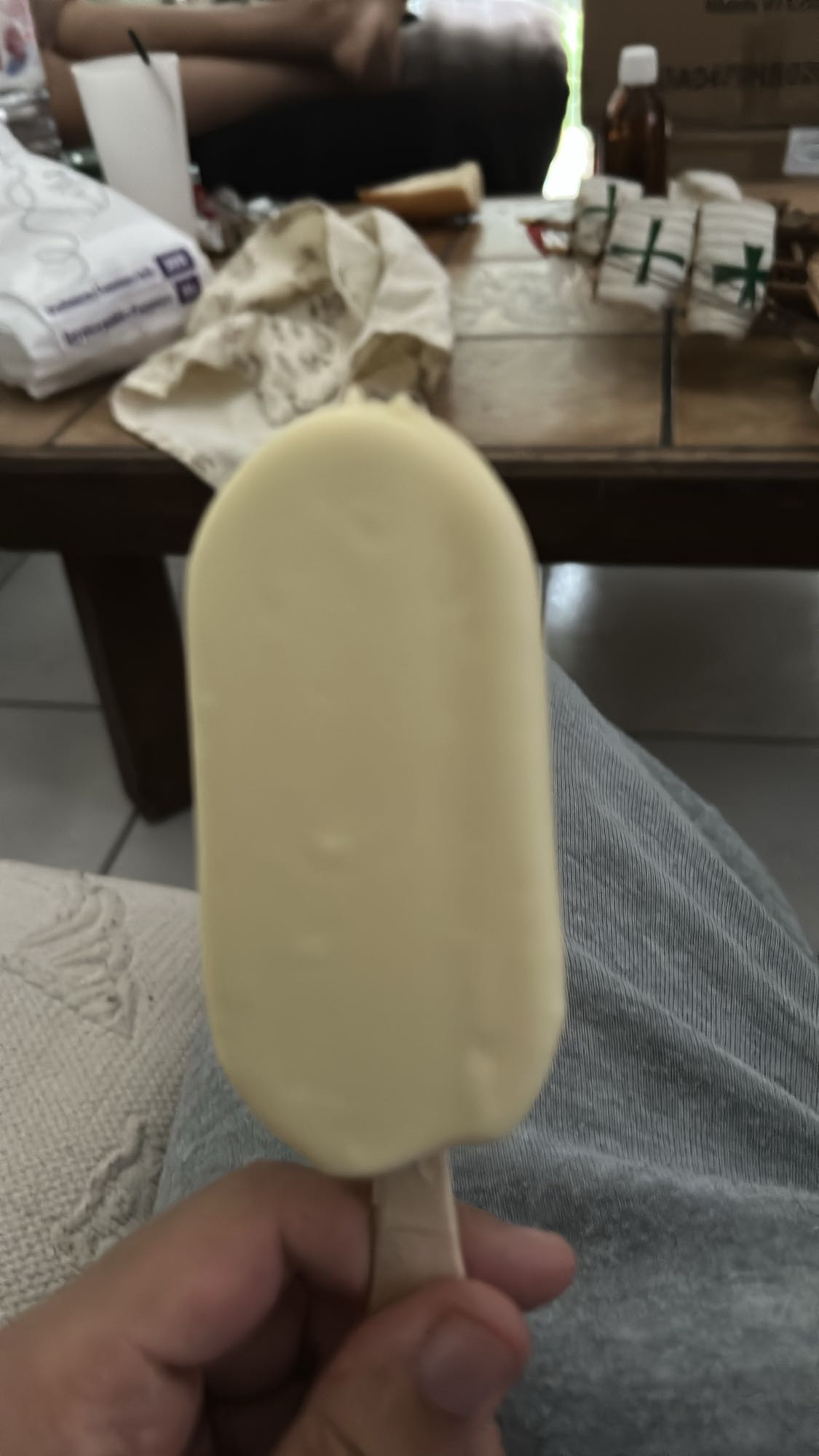 Glace vanille enrobée chocolat blanc