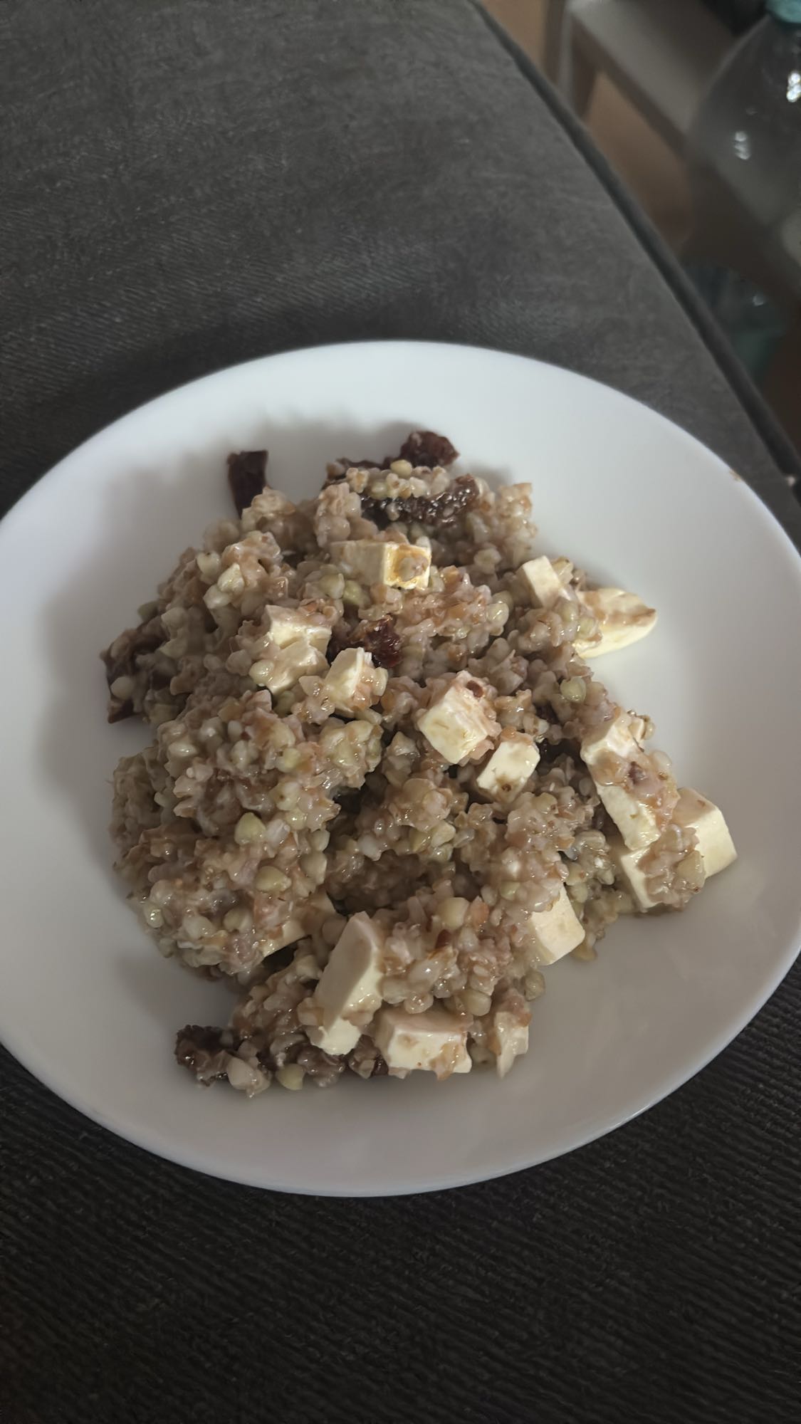 Kasza gryczana z tofu i suszonymi pomidorami