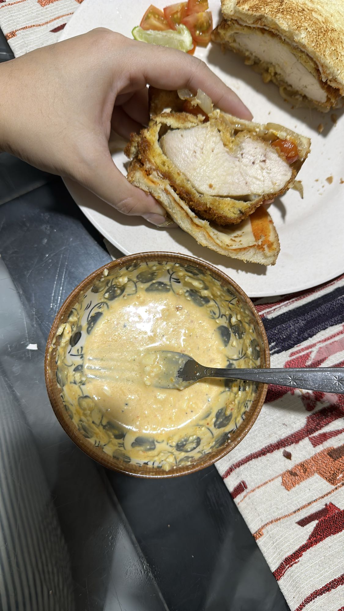 Chicken sandwich with sauce