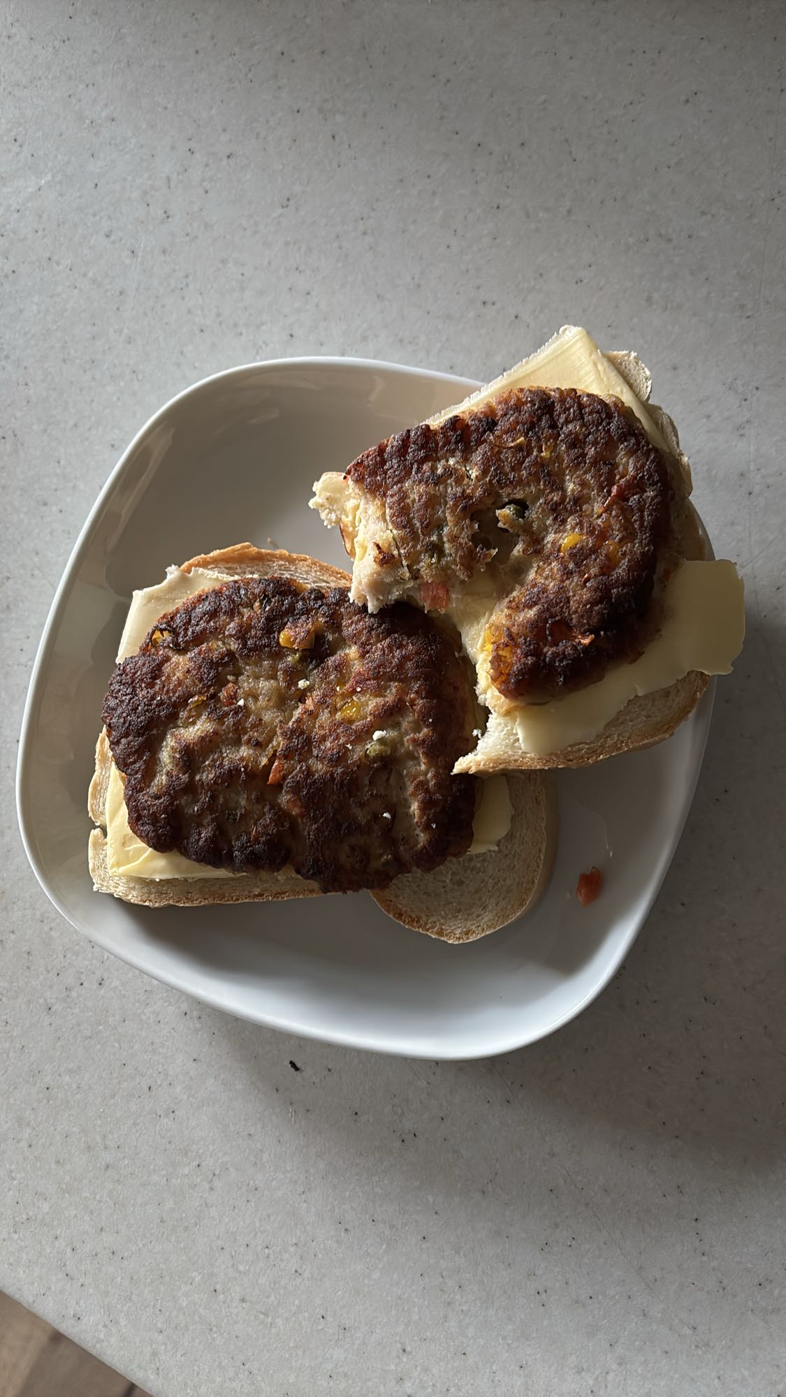 Hamburger med loff og smør