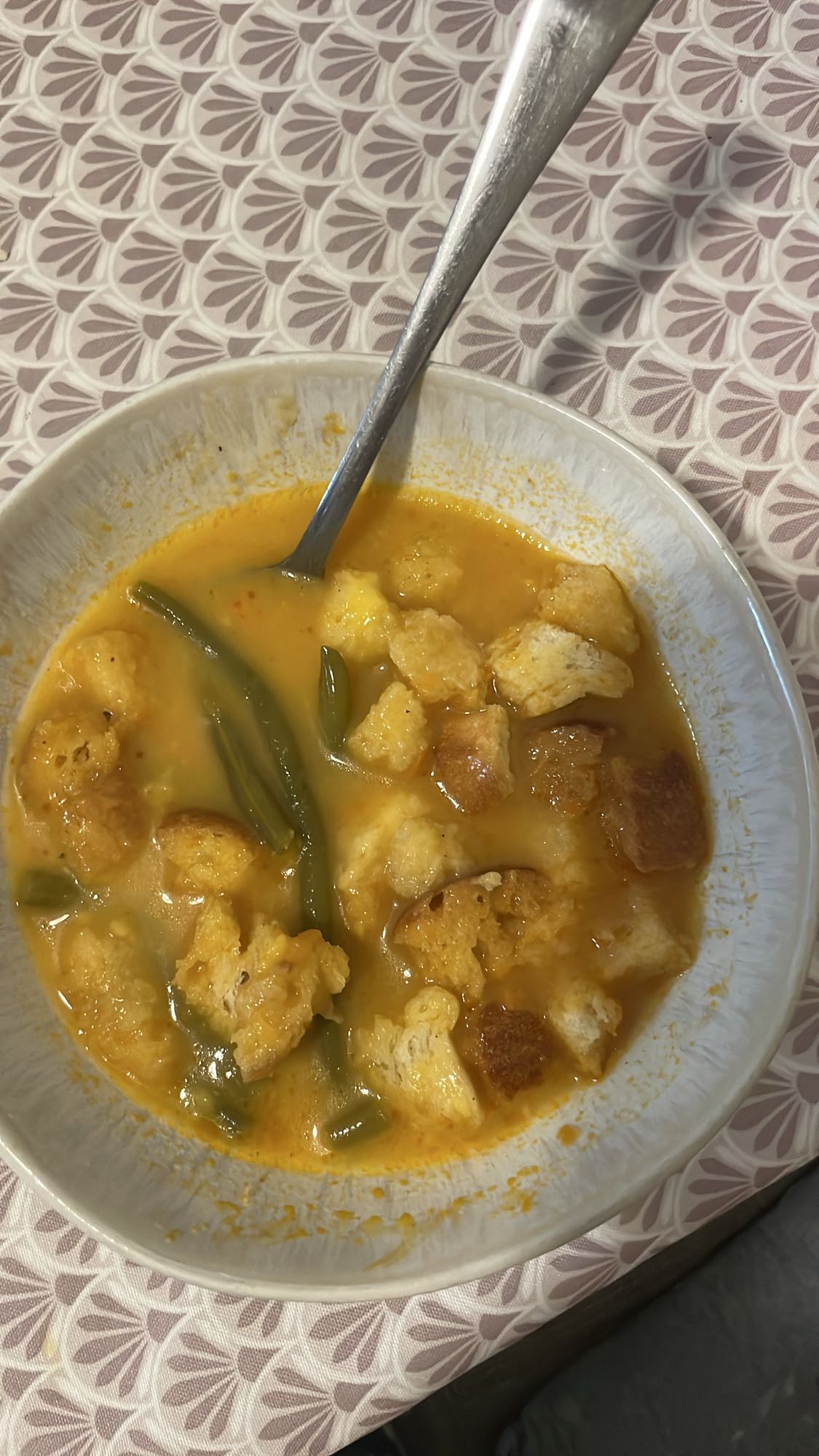 Supă cu pâine și fasole