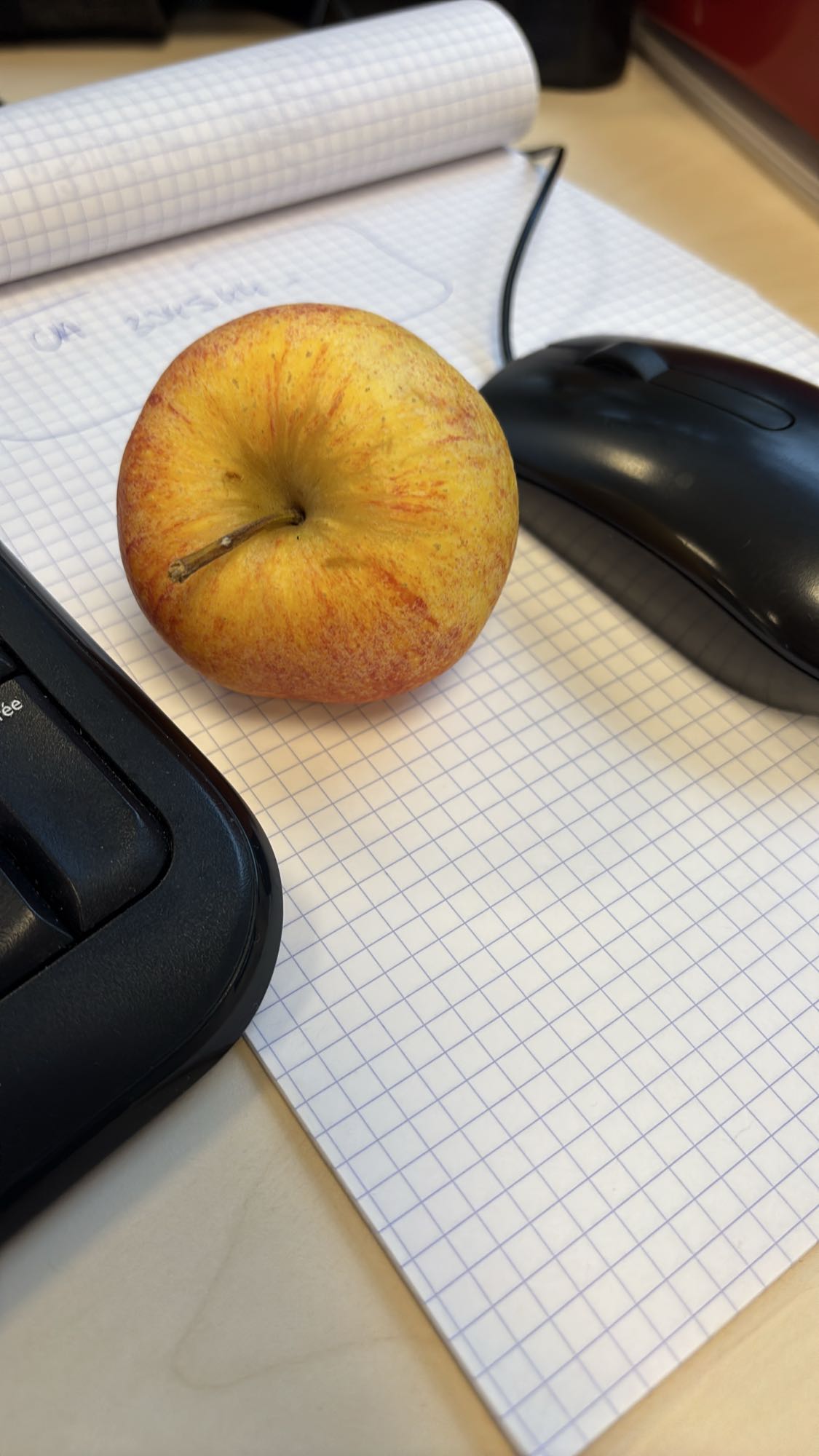 Pomme au bureau