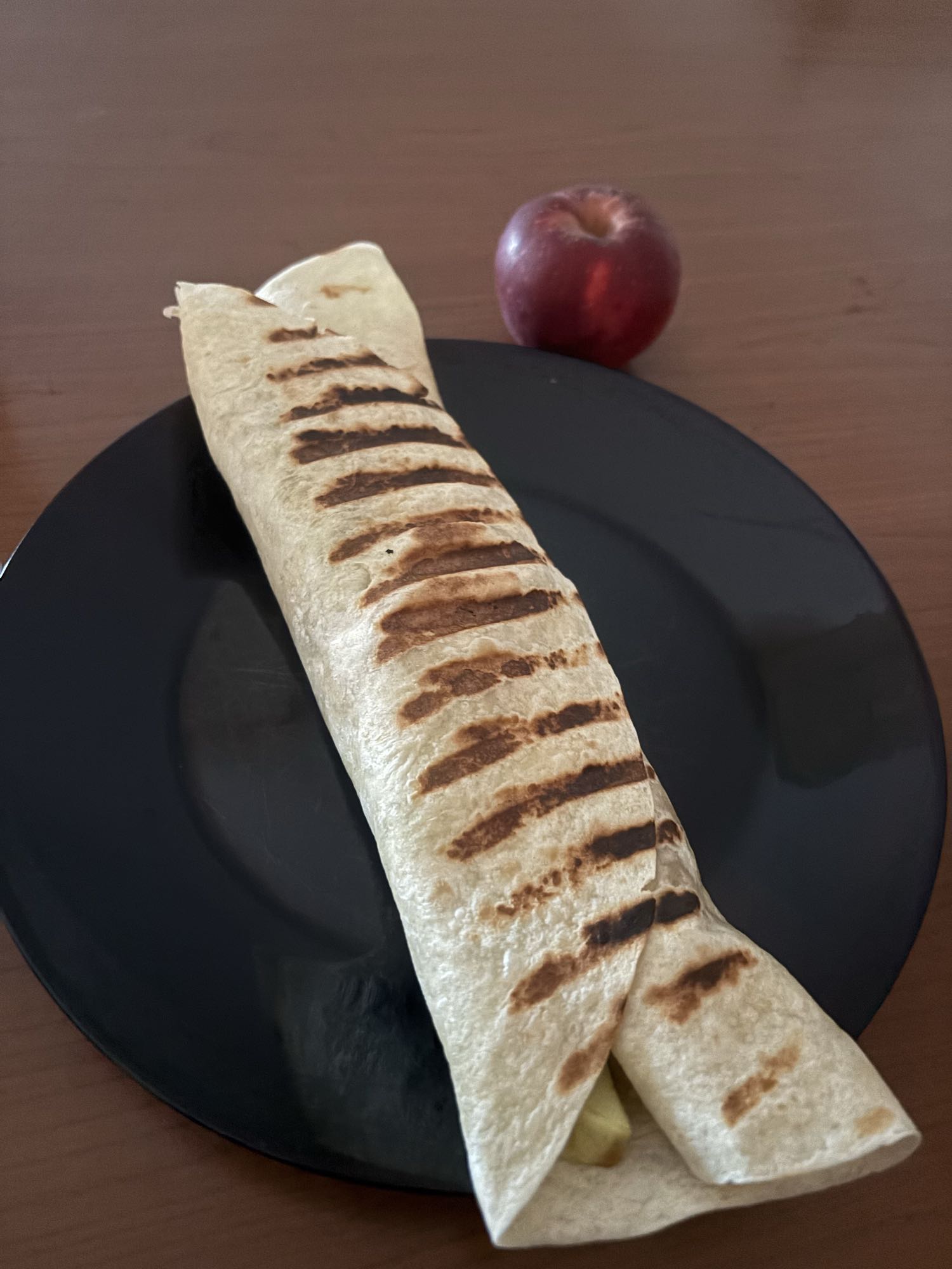 Wrap nature au poulet, avocat, edam, tomate et pomme