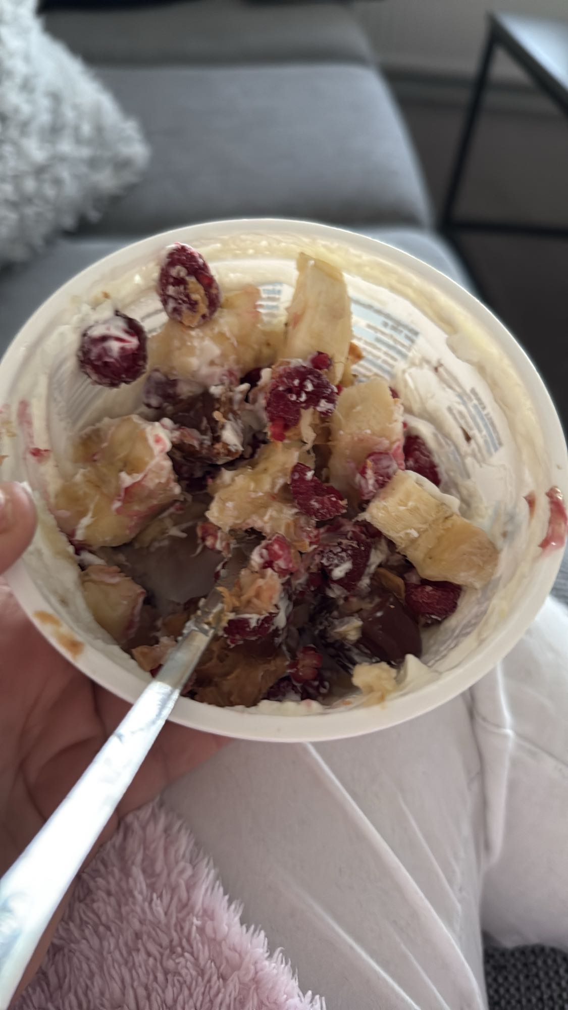 Yoghurt med banan & bär