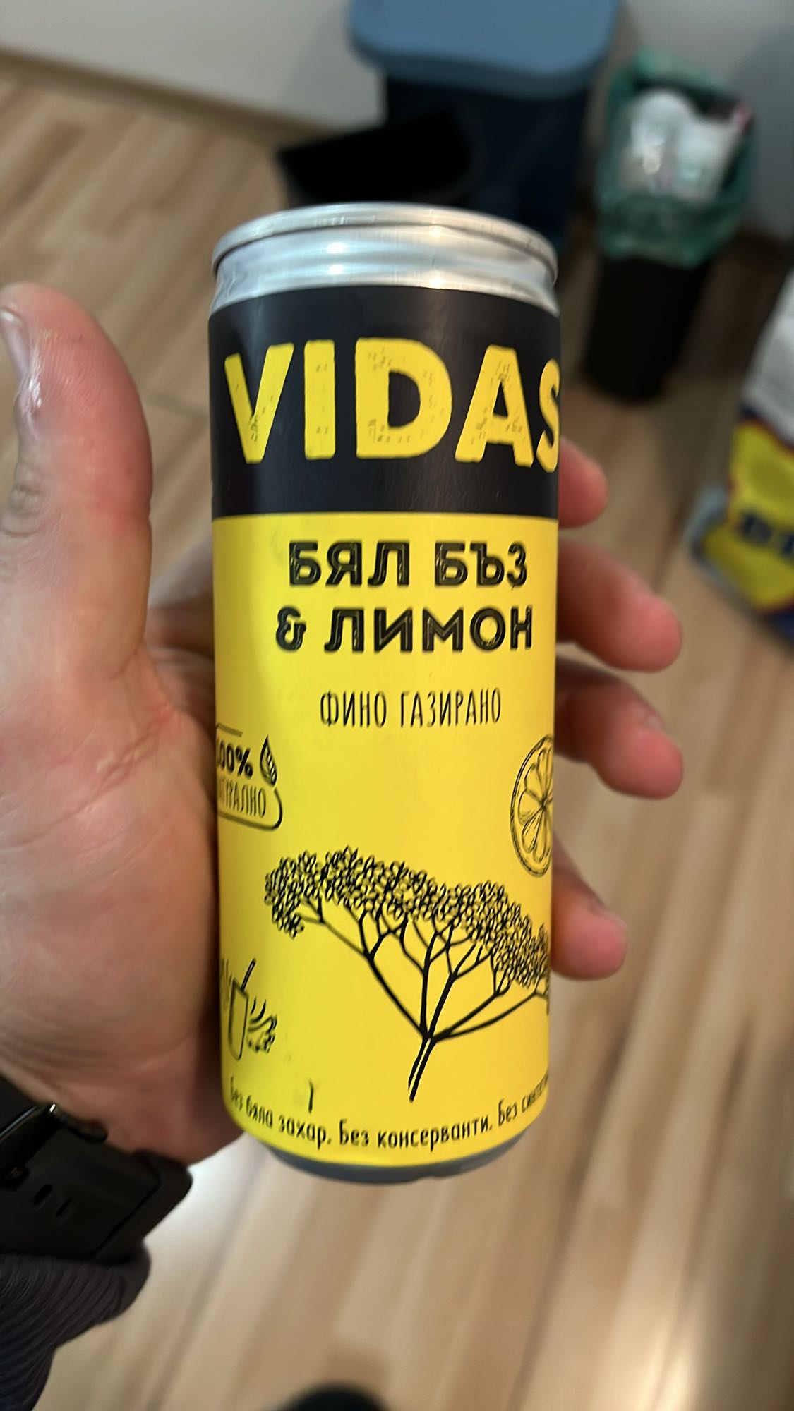 Бял бъз и лимон напитка