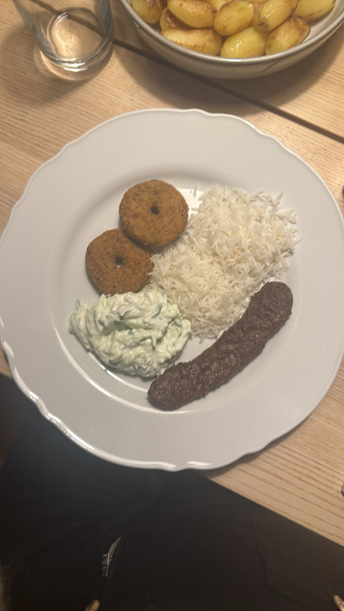 Falafel med ris och tzatziki