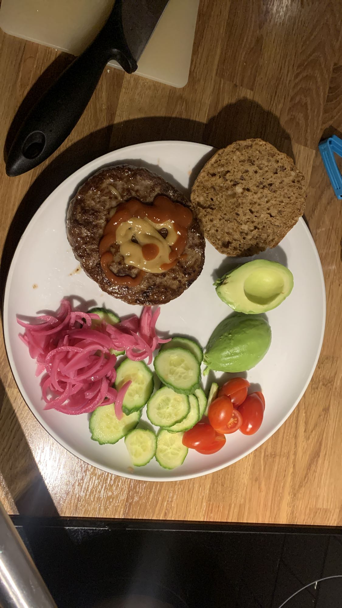 Hamburgartallrik med grönsaker