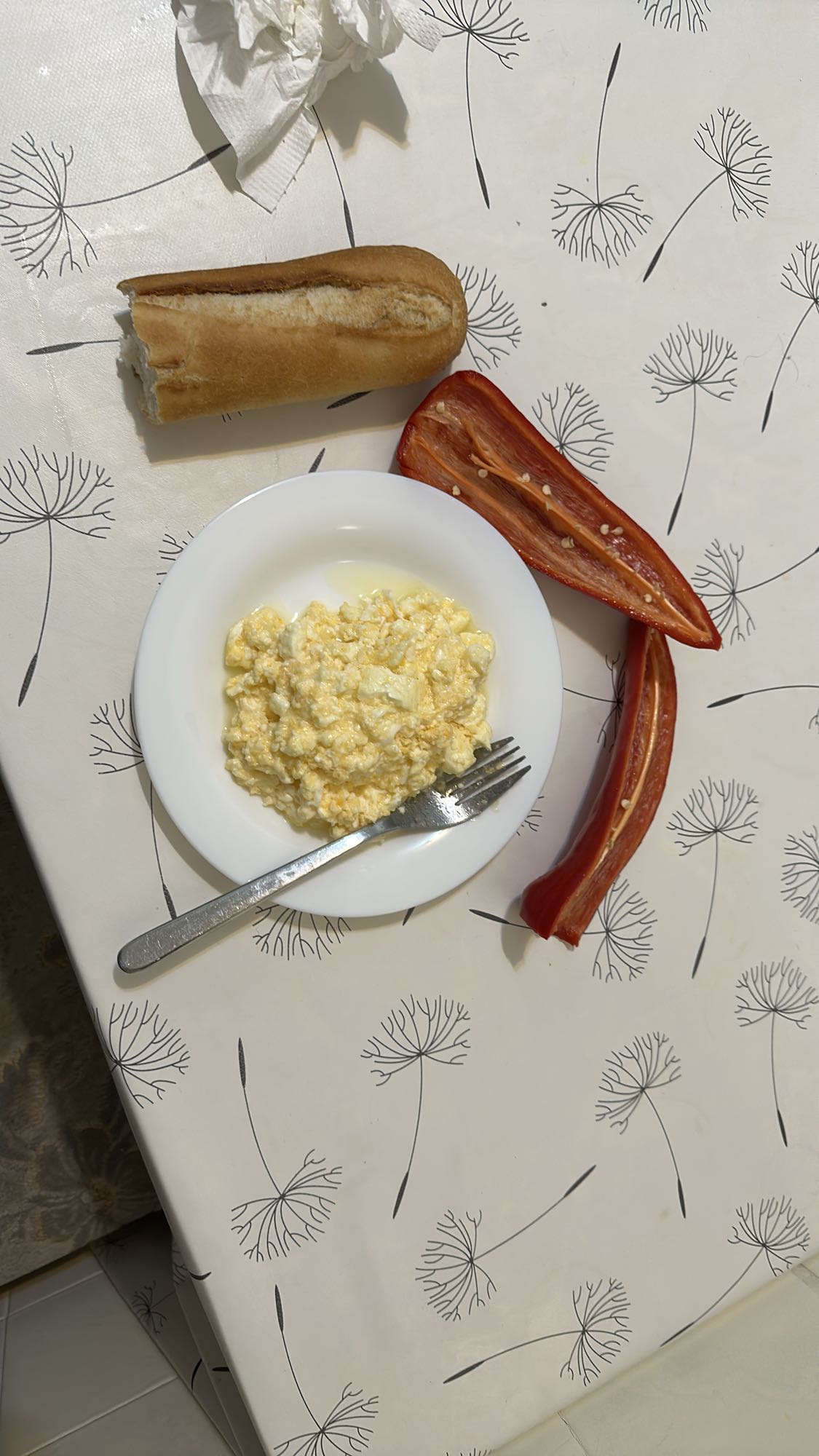 Scrambled eggs & bread