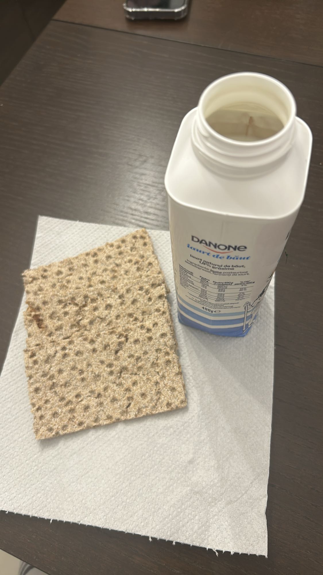 Iaurt cu pâine crocantă