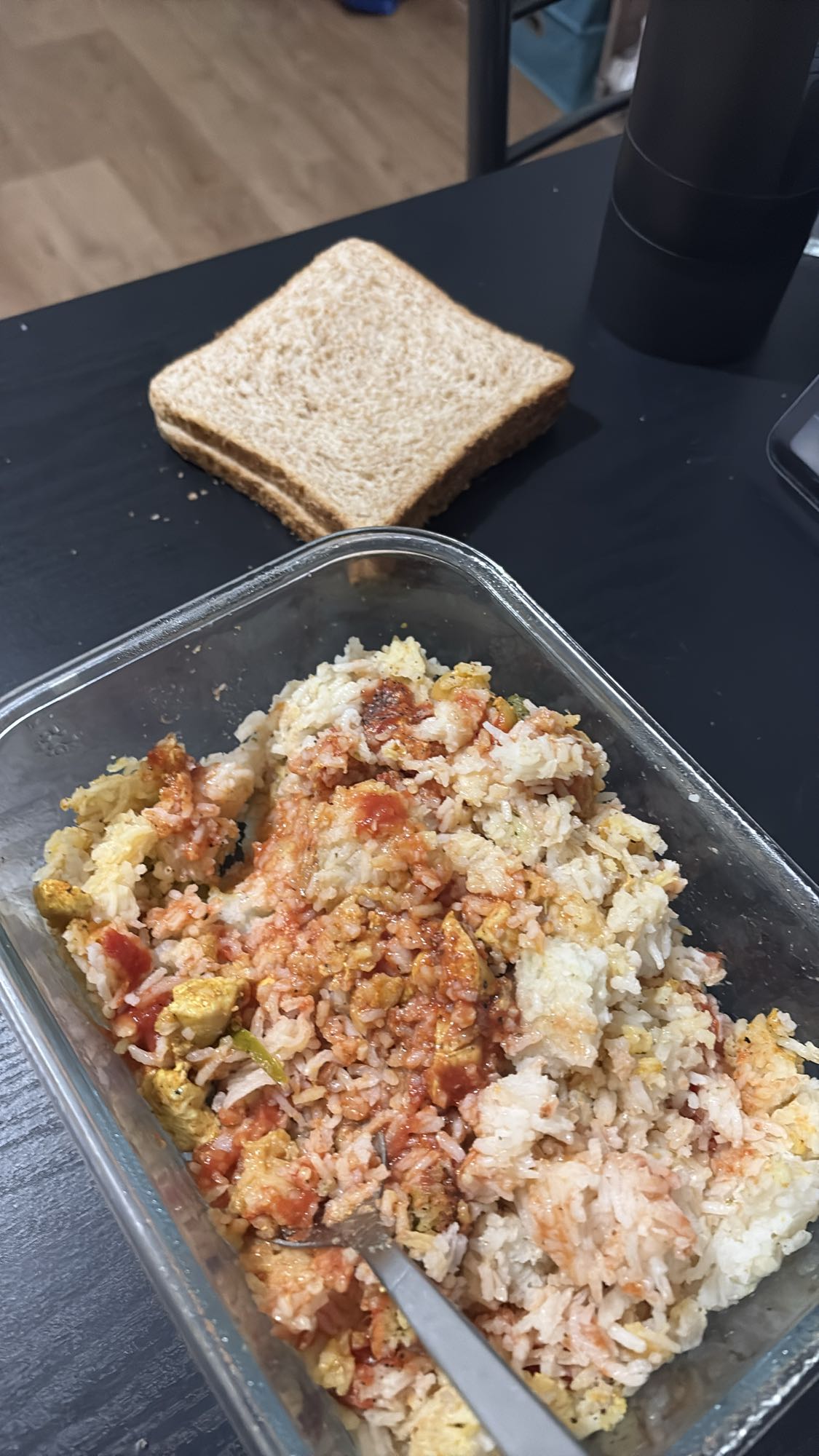 Riz, poulet et pain complet