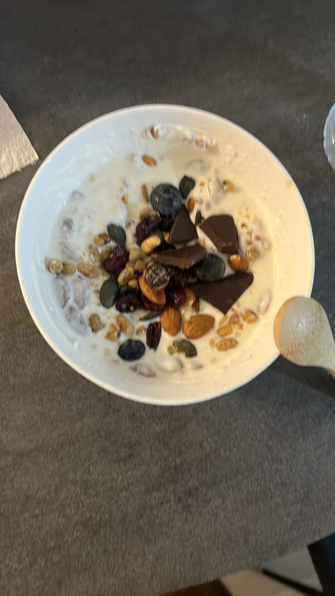 Bol de yaourt granola fruits