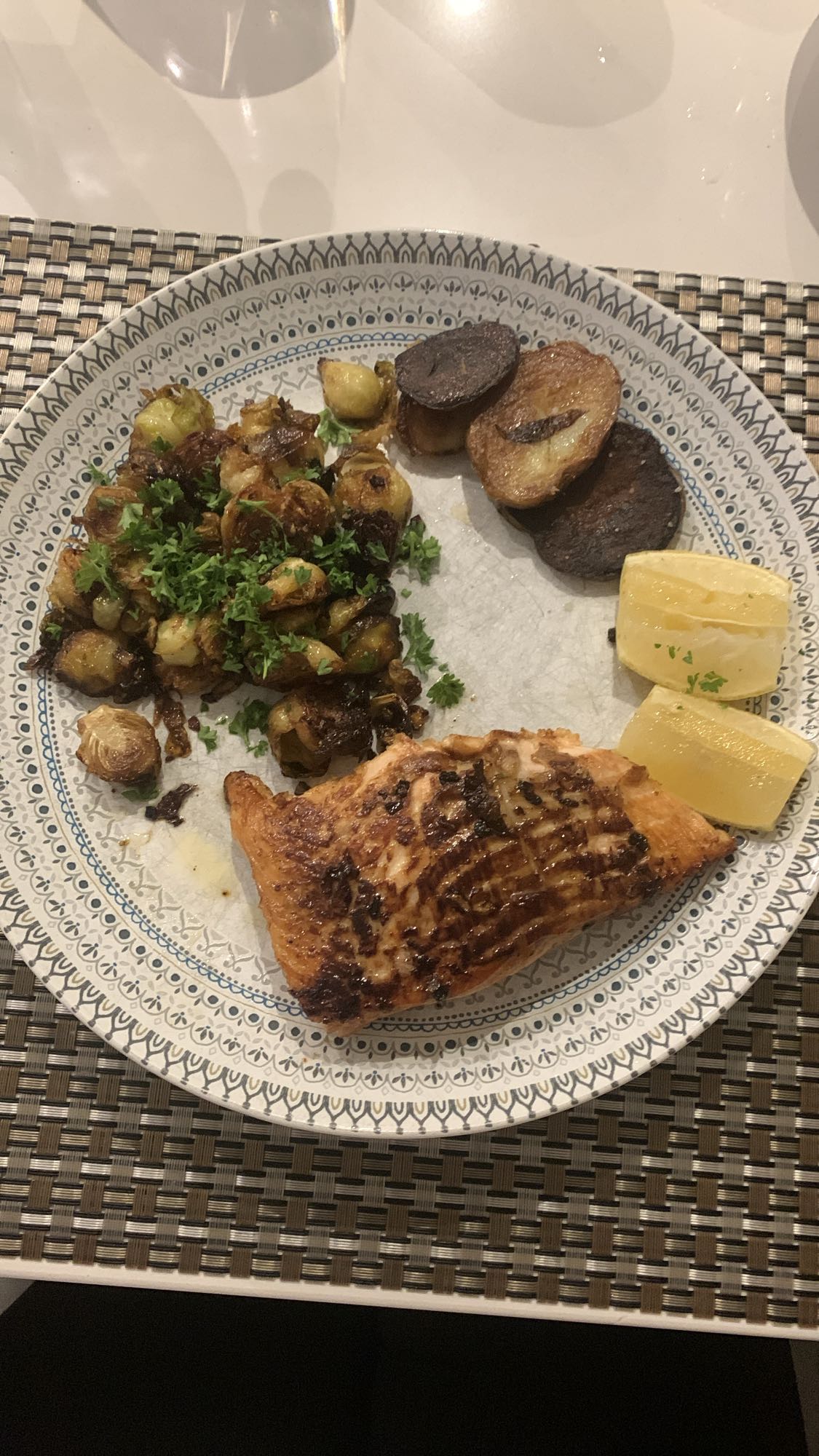 Saumon, légumes et pommes de terre