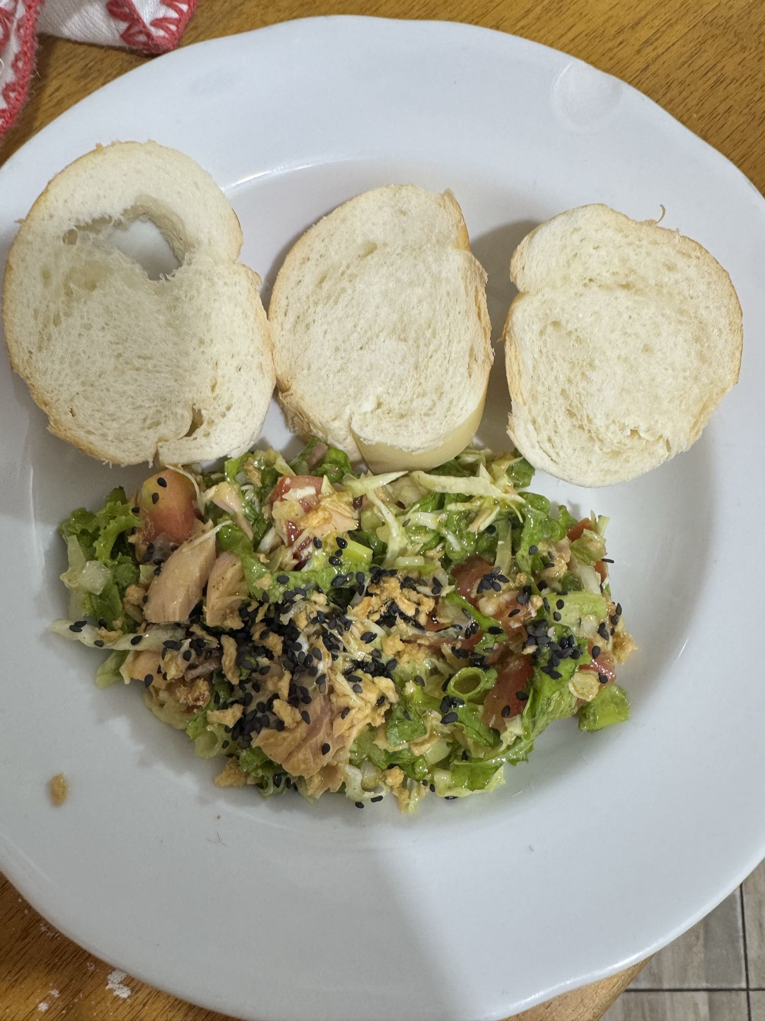 Salada com pão