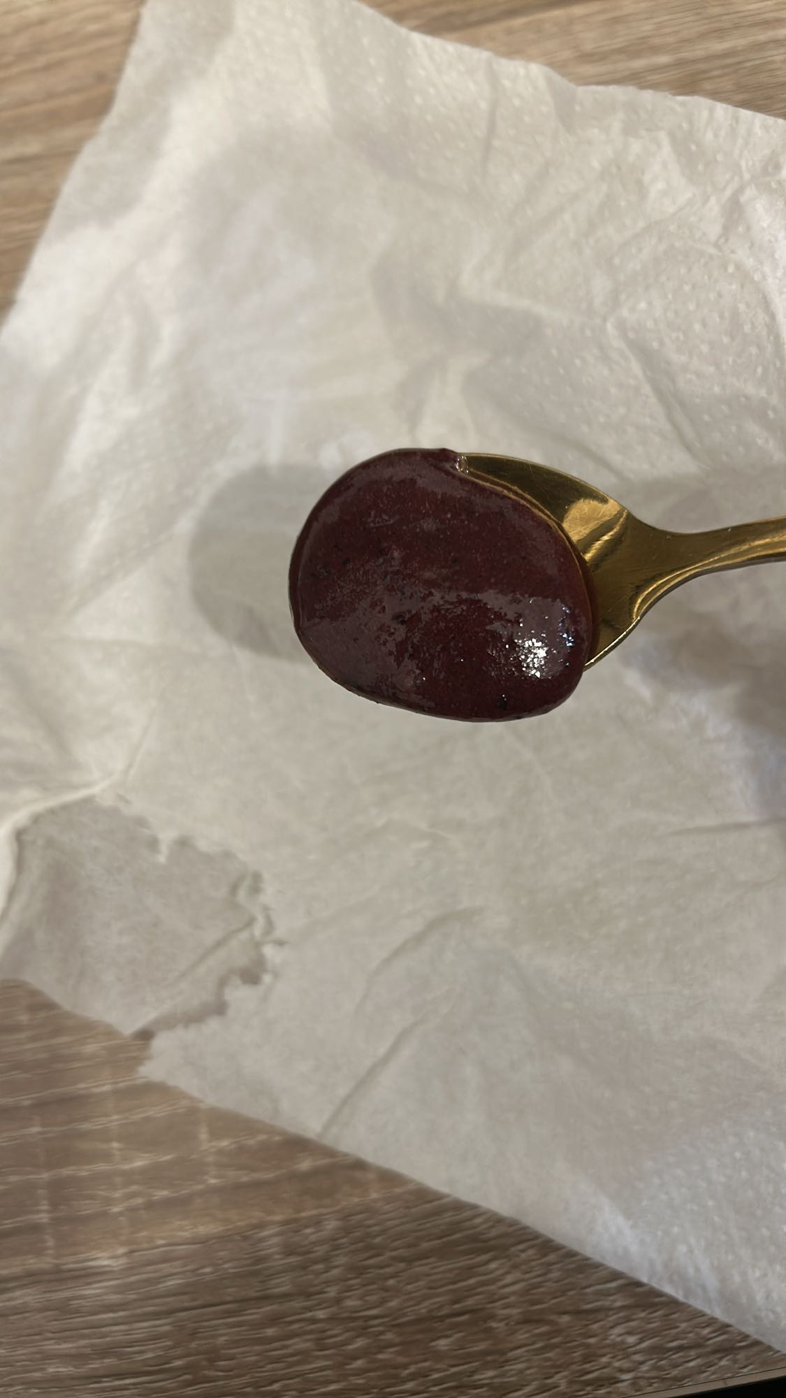 lingură cu pastă de fructe